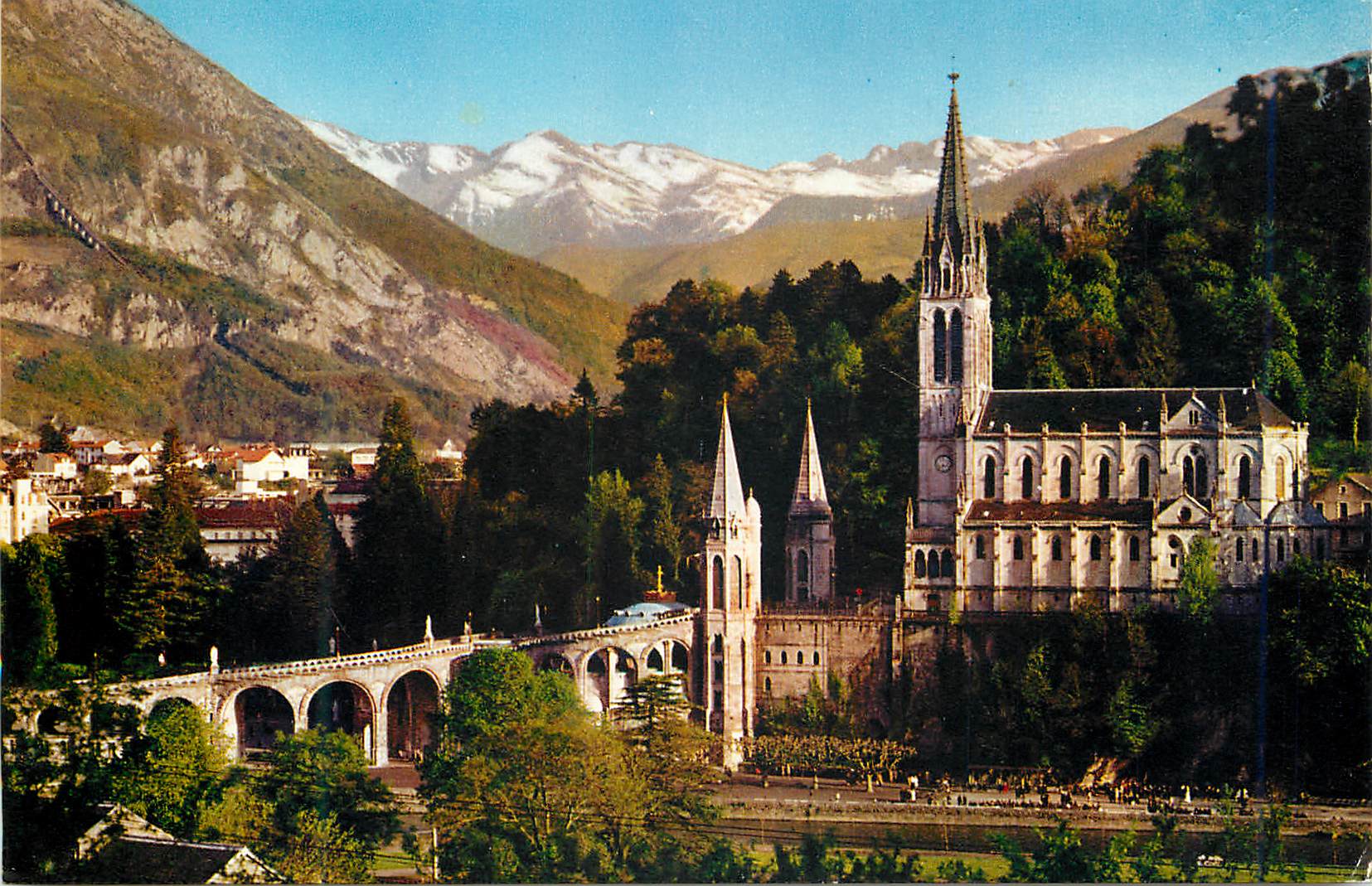 CPM Lourdes La Basilique et le Pic du Jer