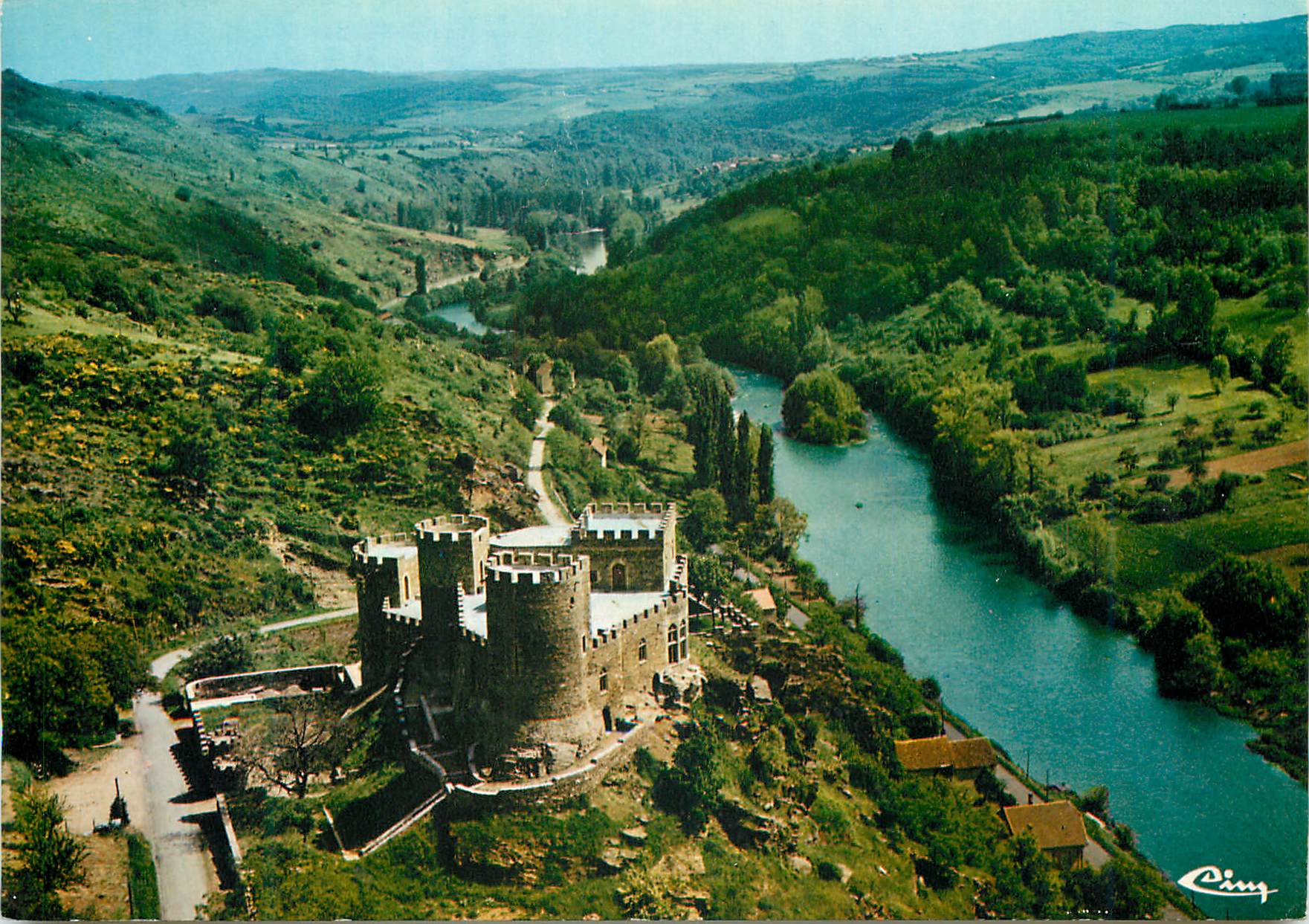 CPM Beaux Sites du Bourbonnais Vallee de la Sioule (Allier) Chateau Feodal de Chouvigny (XIIIe s)