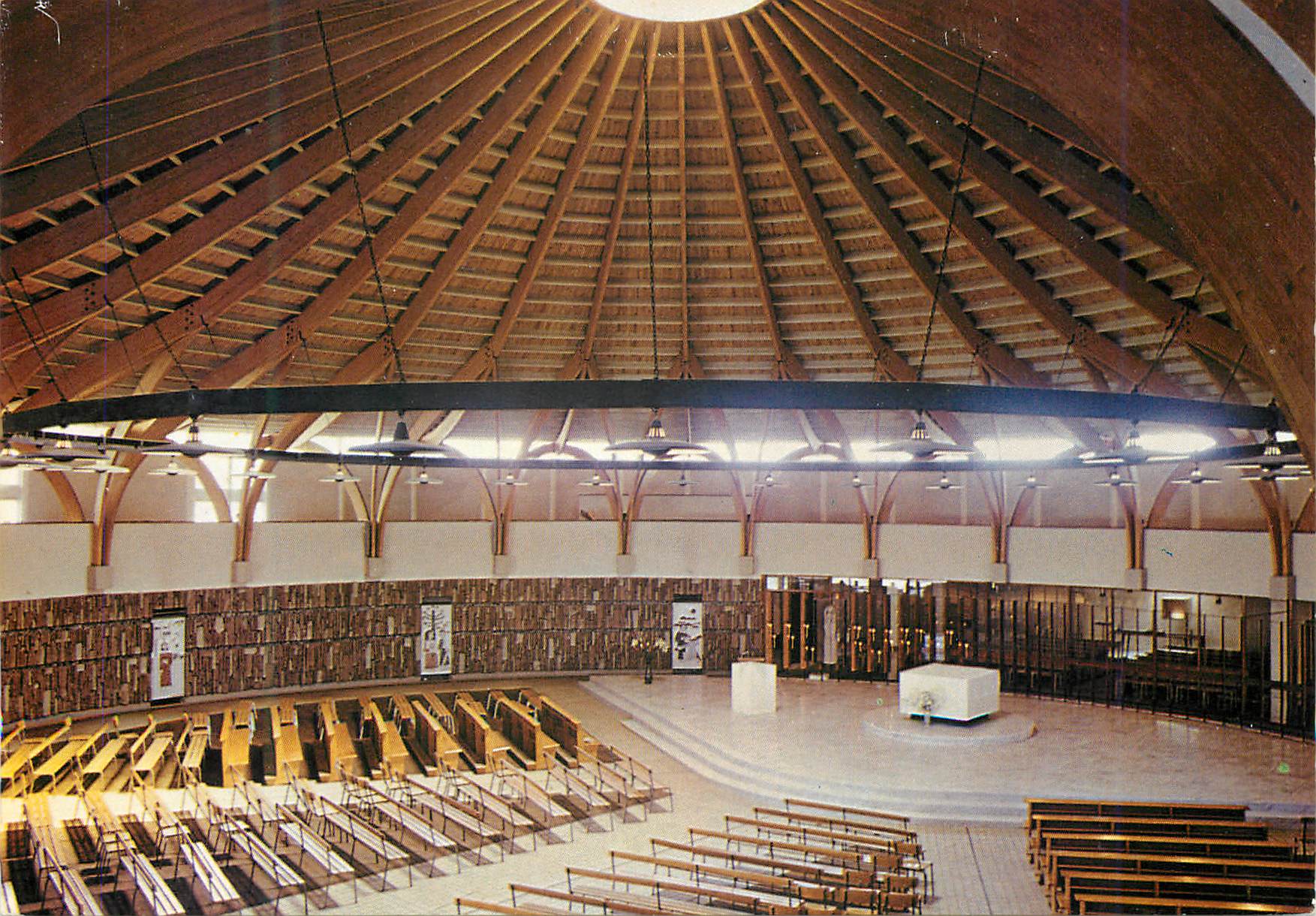Église 'La Vierge des Pauvres' — Nancy 02 (M.-et-M.) — Haut-du-Lièvre — Architecte D.A. Louis