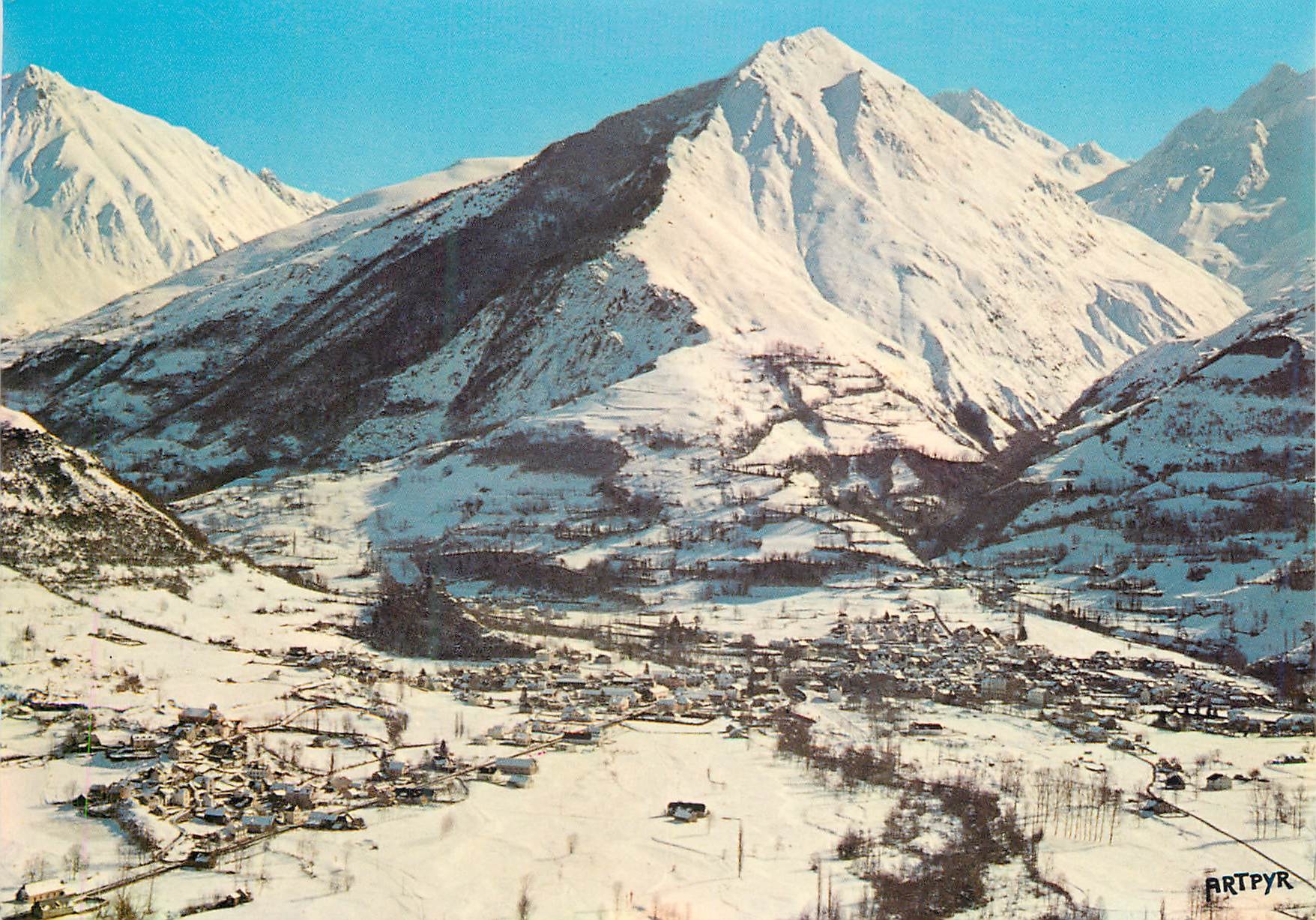 Luz-Saint-Sauveur (65) — Vue générale et Pic de Montaigut (2157 m) — ARTPYR