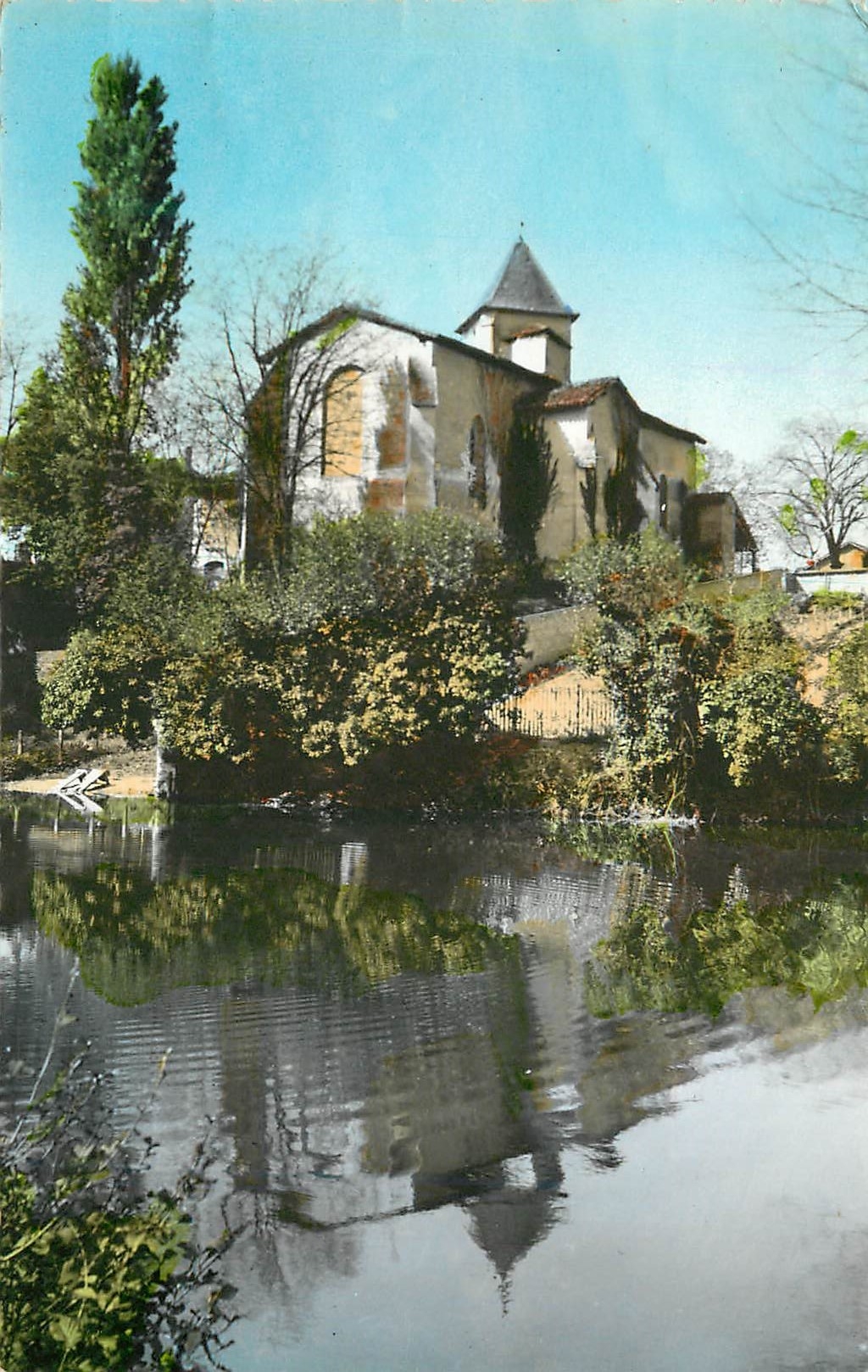 CPM Bonne sur Dronne (Charente) L'Eglise de la Dronne
