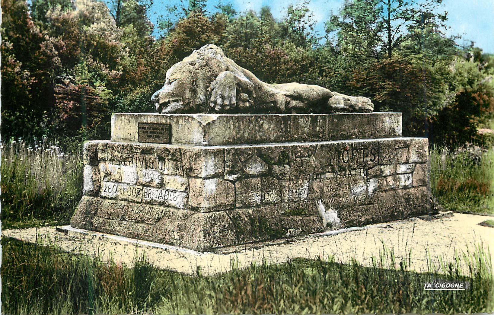 CPM Verdun (Meuse) Champs de Bataille Monument de la Chapelle Ste Fine (Sculpteur Rene Paris)