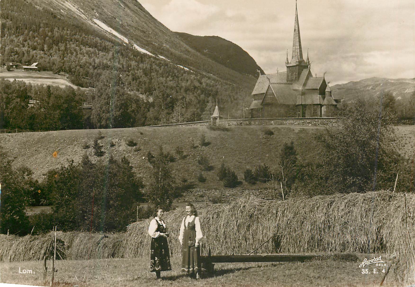 CPM Femmes Village Folklore Norvege