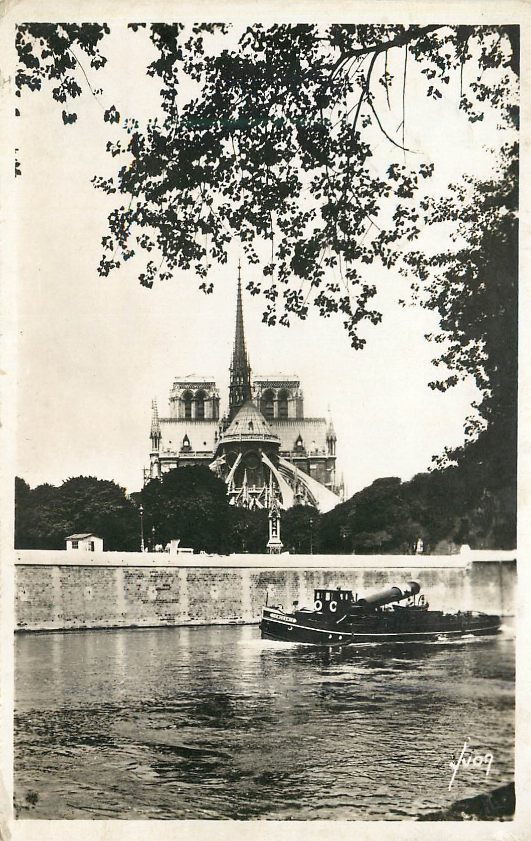 CPM Paris en Flanant Notre Dame Vue du Quai d'Orleans Bateau