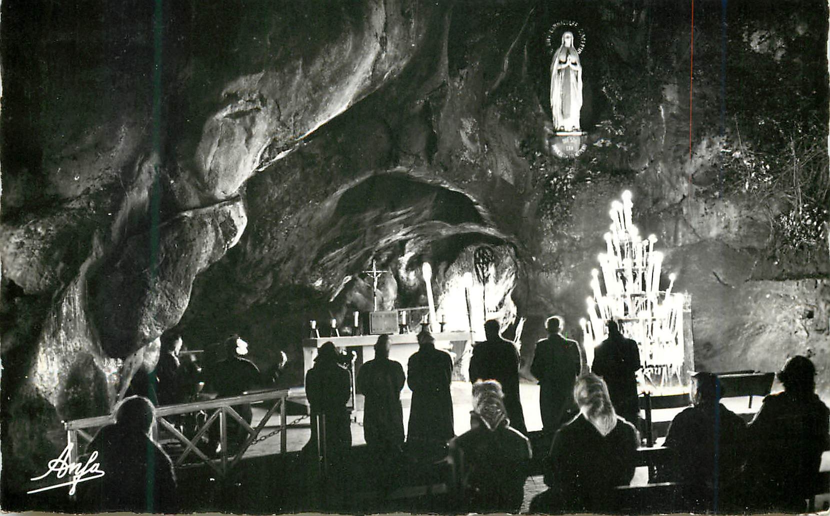 CPM Lourdes Veillee de Prieres a la Grotte