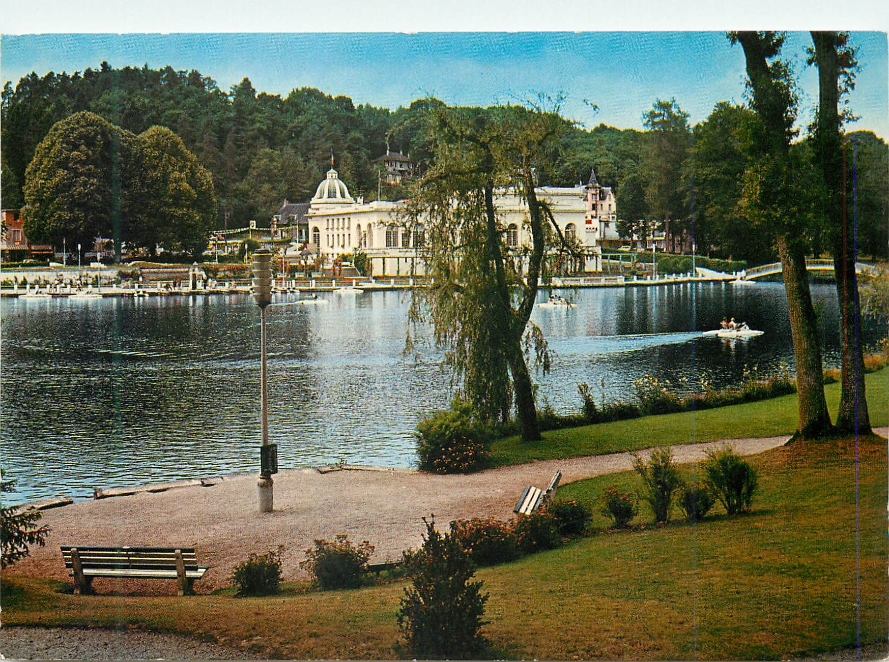 CPM Station Thermale de Bagnoles de l'Orne Le Casino du Lac