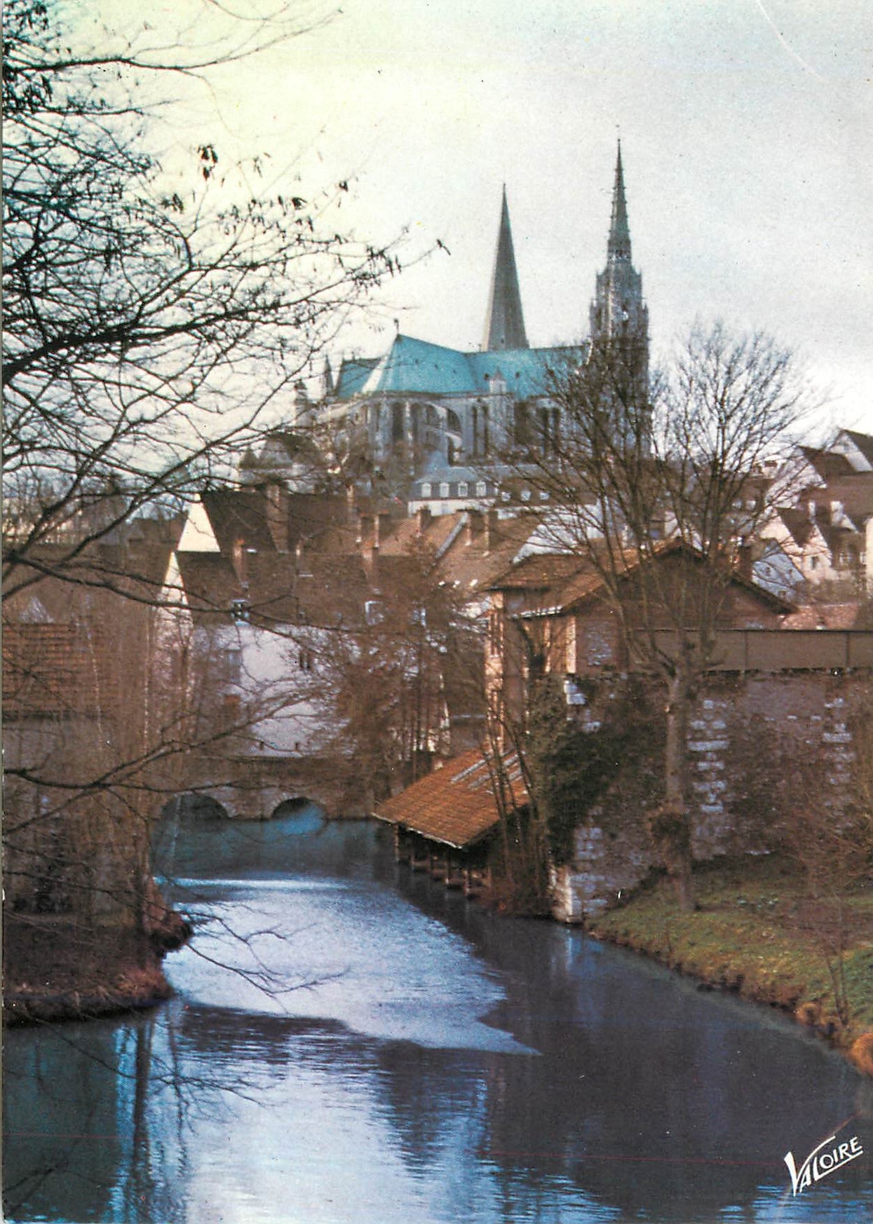 Chartres — Cathédrale du XIIe siècle aux bords de l'Eure — Éditions Valoire
