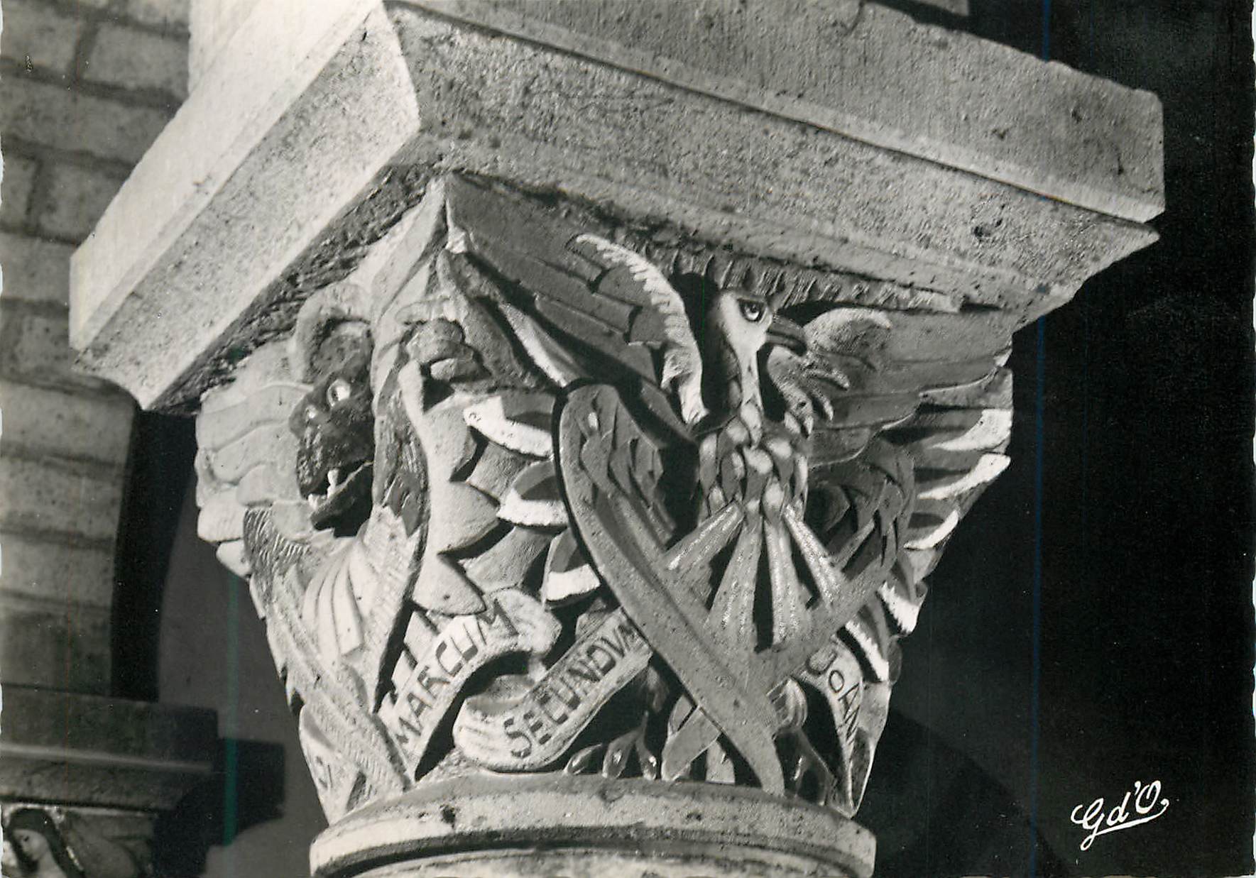 CPM l'Auvergne Eglise de la Bourboule Chapiteau de la Nef