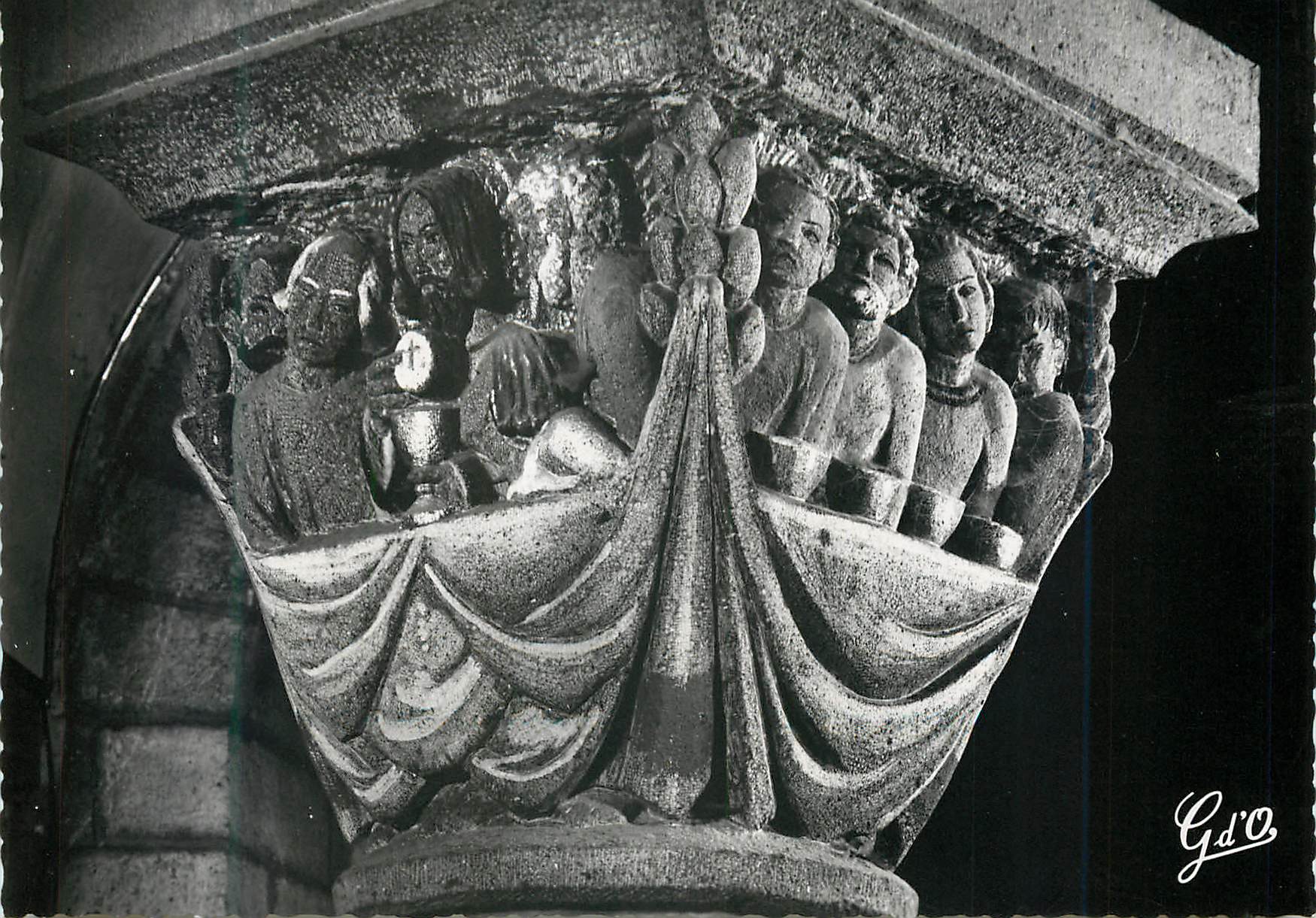 CPM l'Auvergne Eglise de la Bourboule Chapiteau  du Choeur