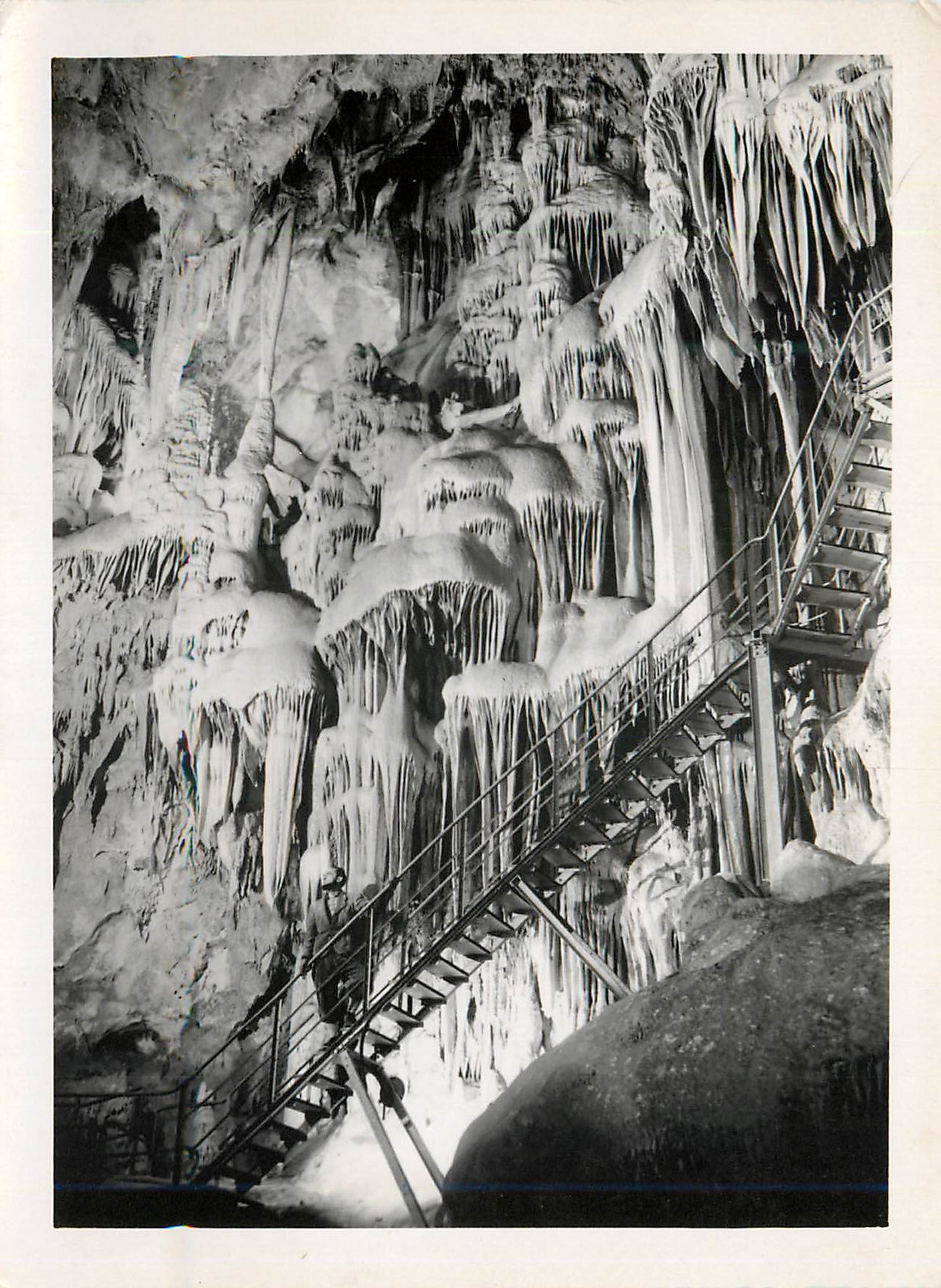 Grotte de Marzal — Salle du Tombeau — Édition Photo-Presses Romans (Drôme)