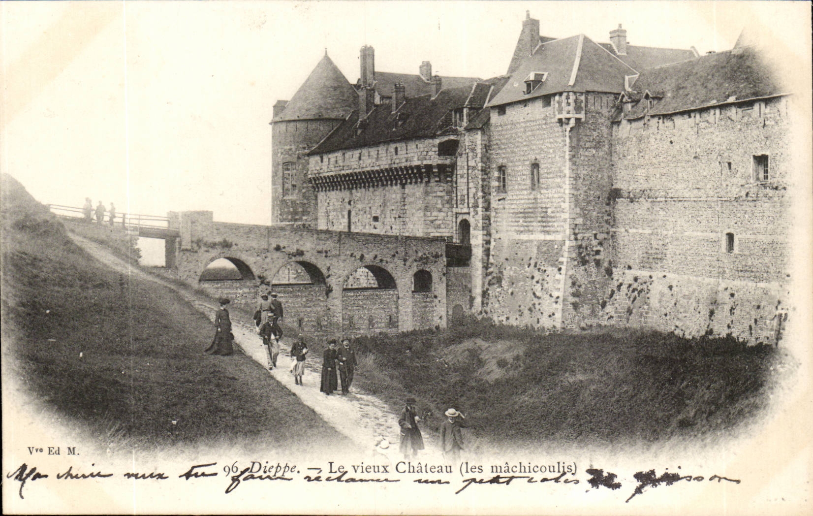 Dieppe CPA le vieux chateau (les machicoulis)