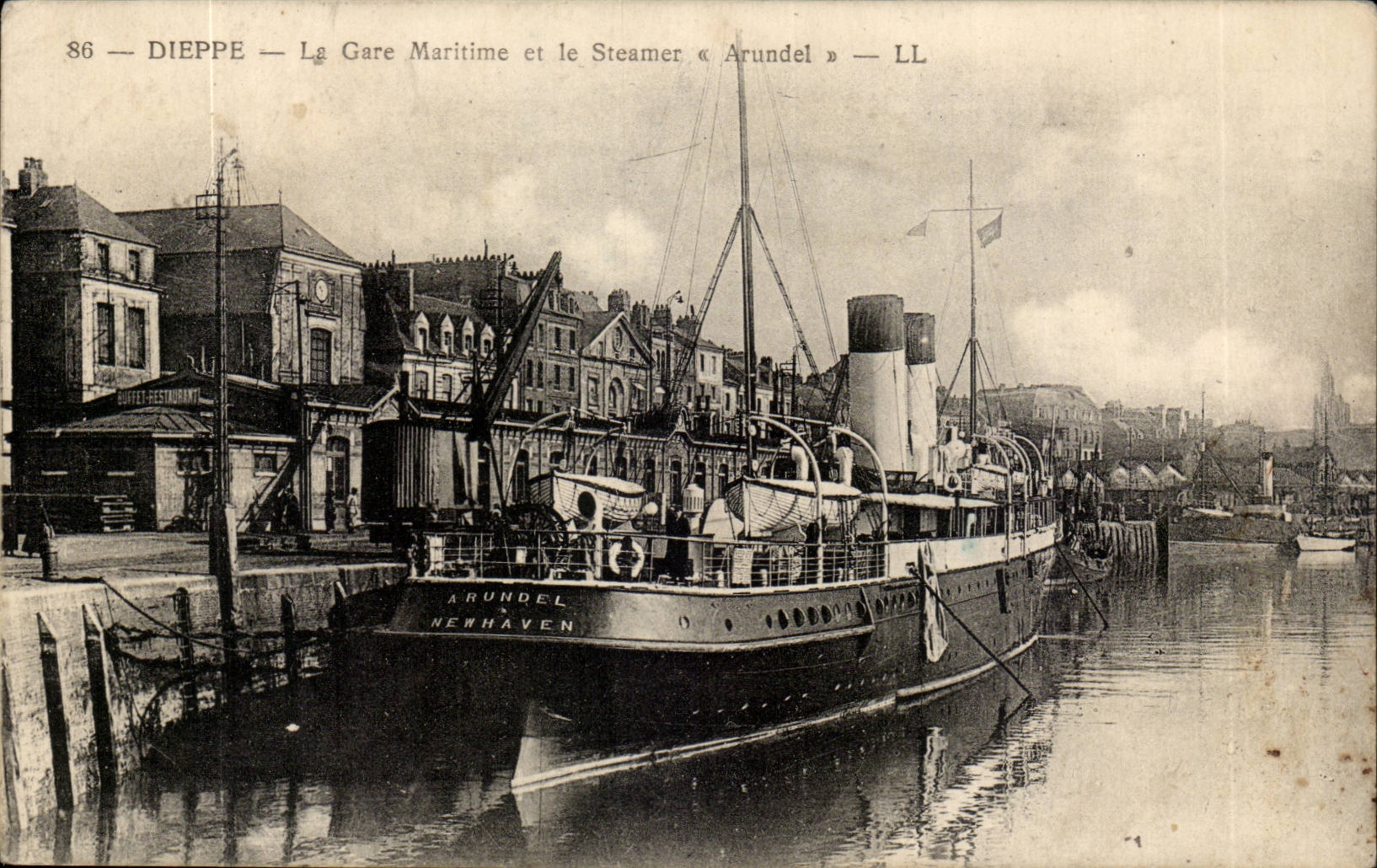 Dieppe — La Gare Maritime et le Steamer « Arundel » — LL