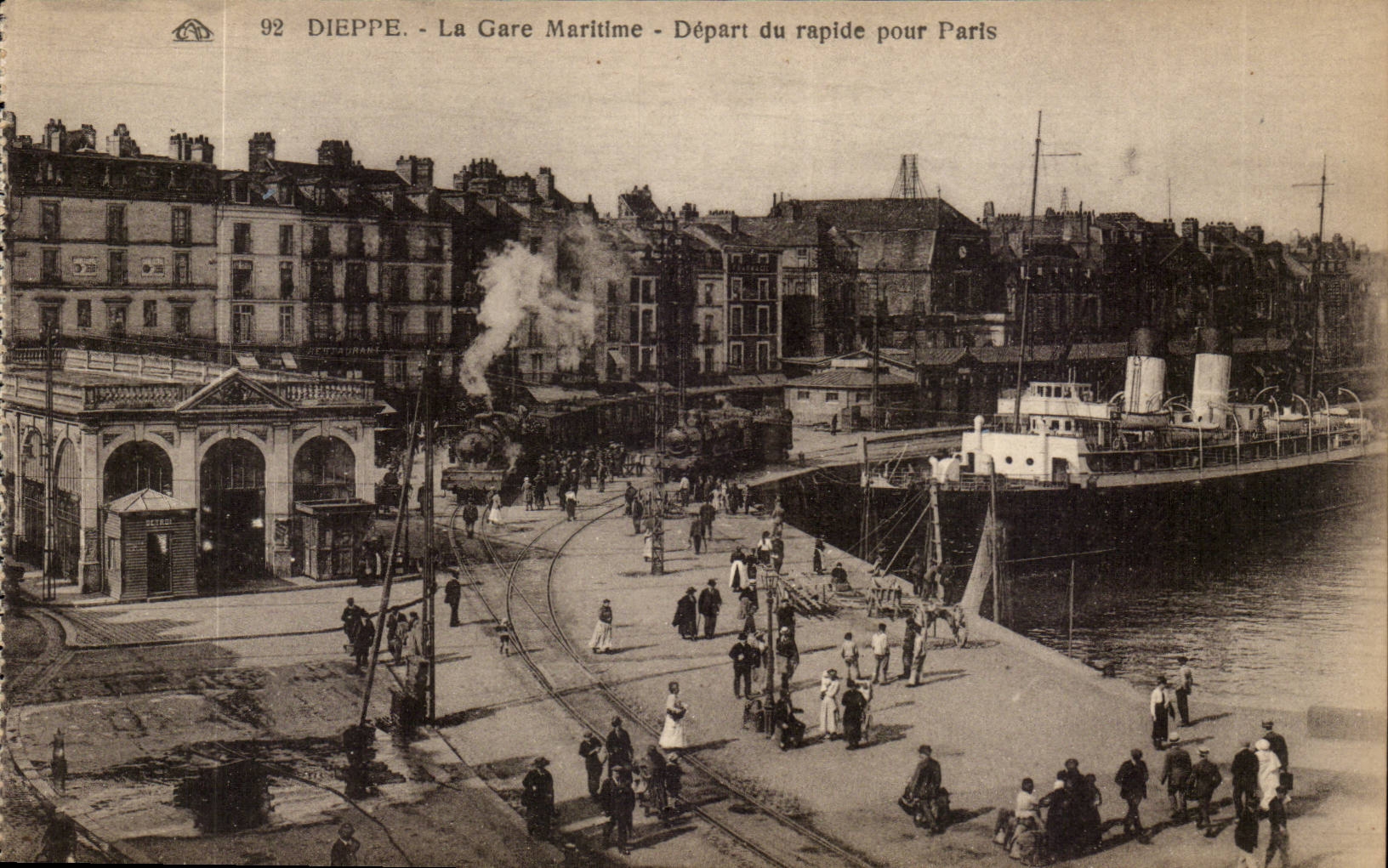 Dieppe - La Gare Maritime - Départ du rapide pour Paris