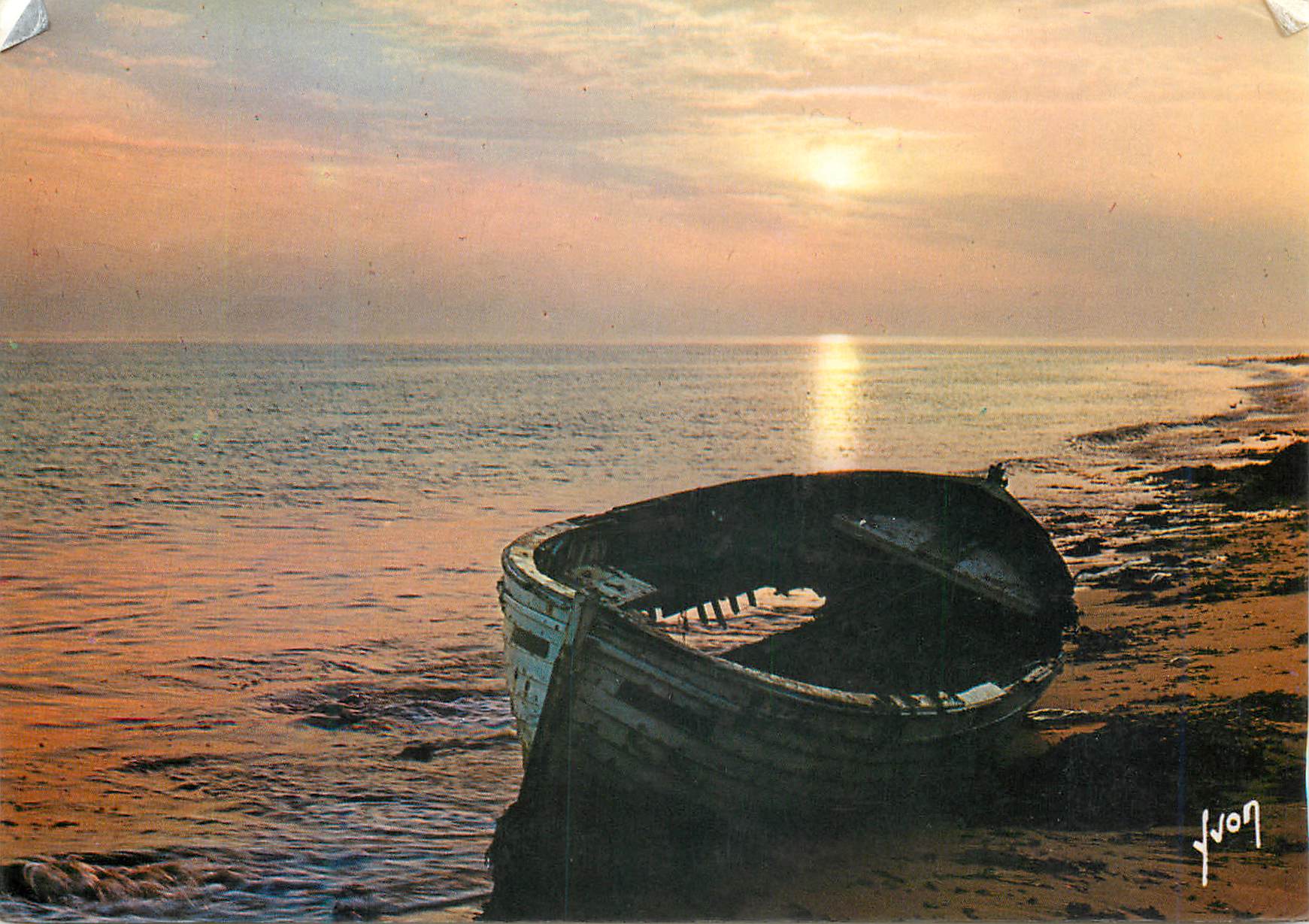 CPM Couleurs et lumiere de france coucher de soleil sur la mer Bateau de peche