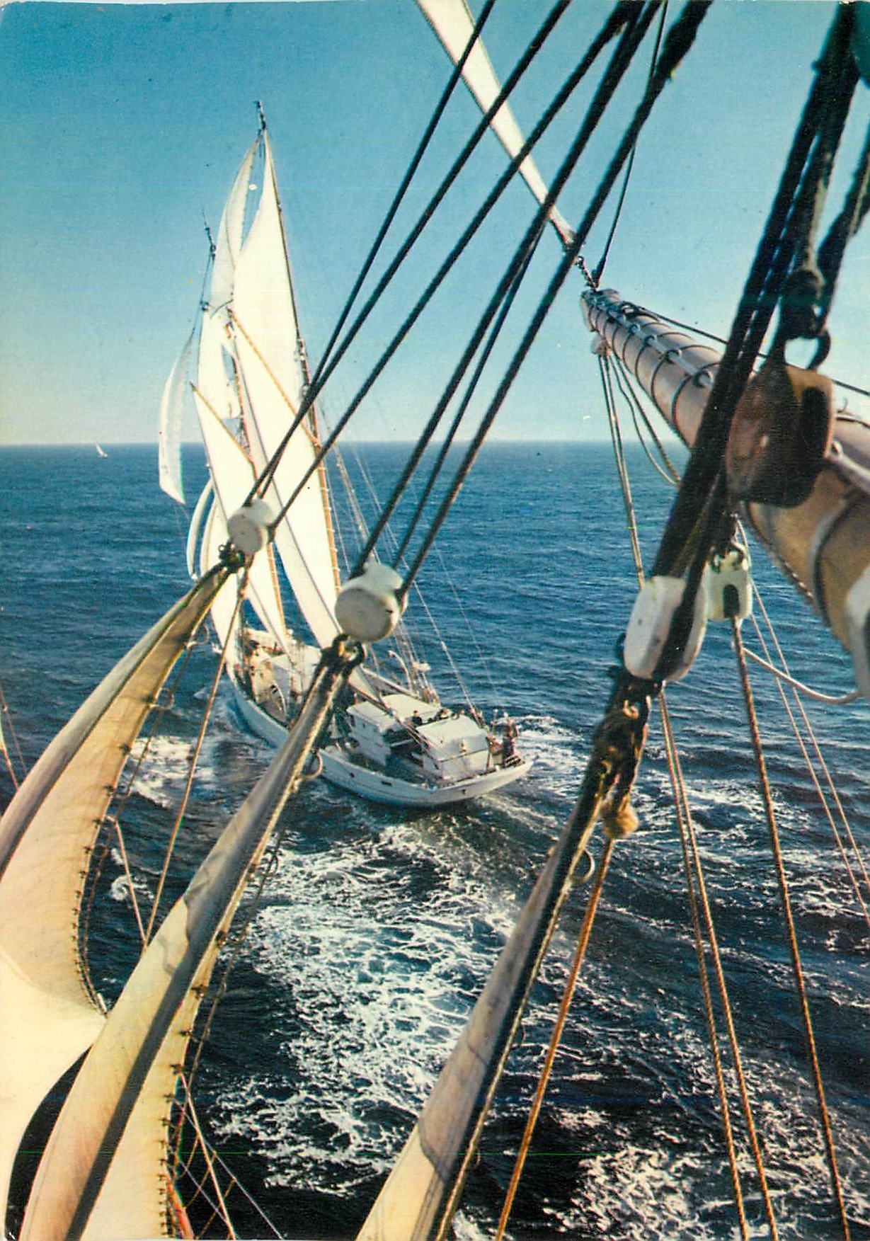 Vue de la "Belle Poule" — photo tirée pour le livre PASSION DE LA VOILE (Arthaud) — Éditions d'Art Jos. Ze Daéré
