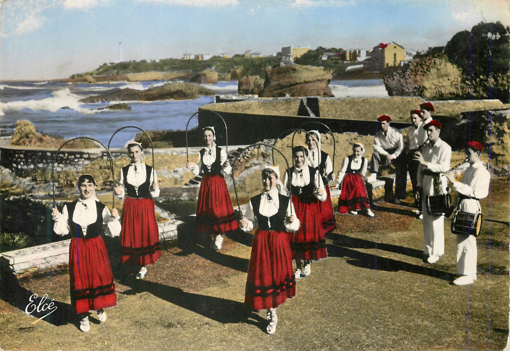 CPM Danse basques ci d'art populaire basque bi harri de biarritz - Recto