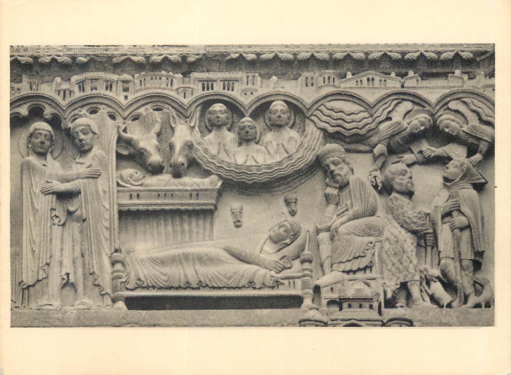 CPM Portail sainte anne detail du tympan scenes de l'enface du christ Notre Dame de Paris