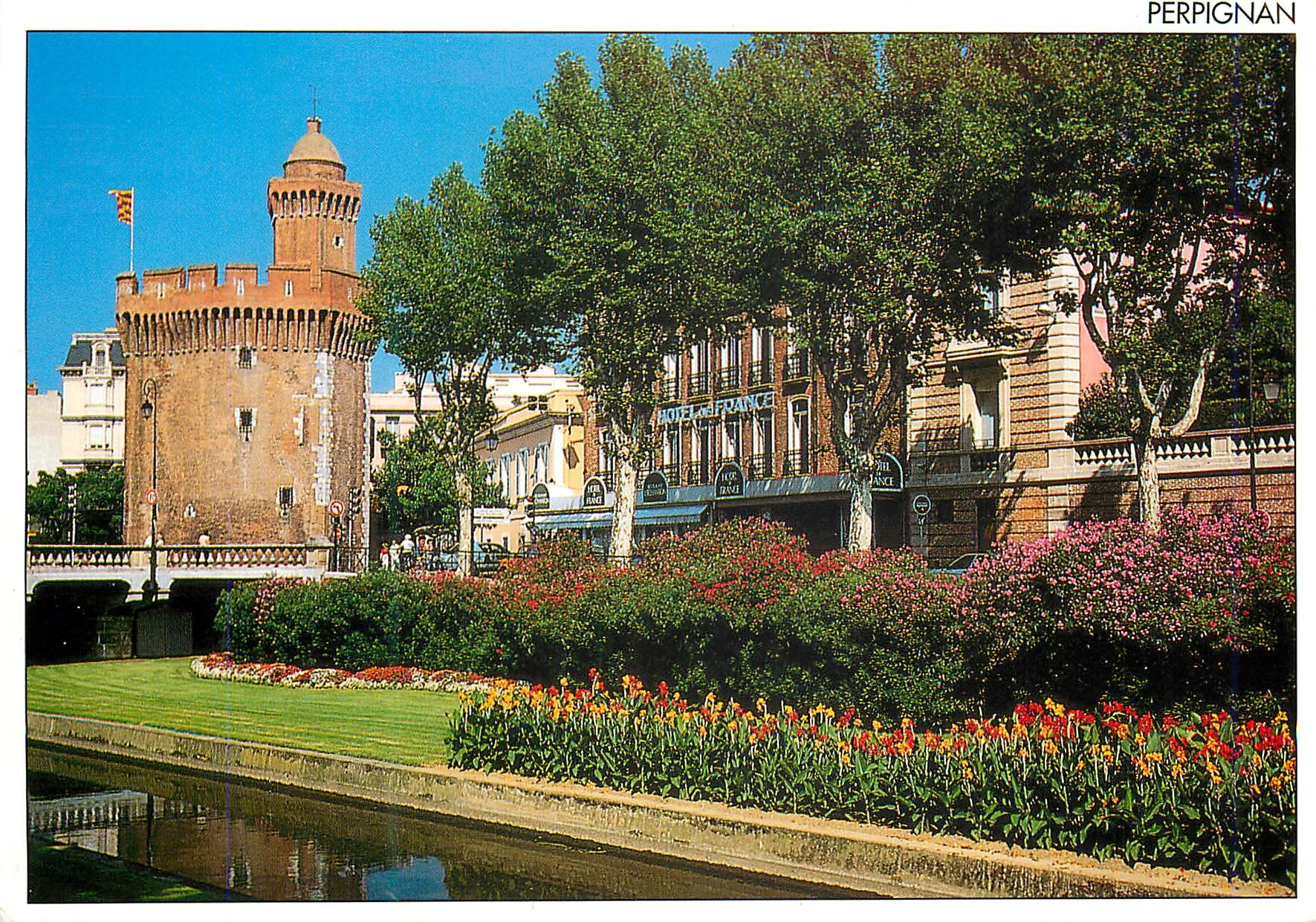 CPM Message du sud perpignan (P O) jardins fleurs sur les quais de la base le castillet ancienne porte de la ville (XIVe
