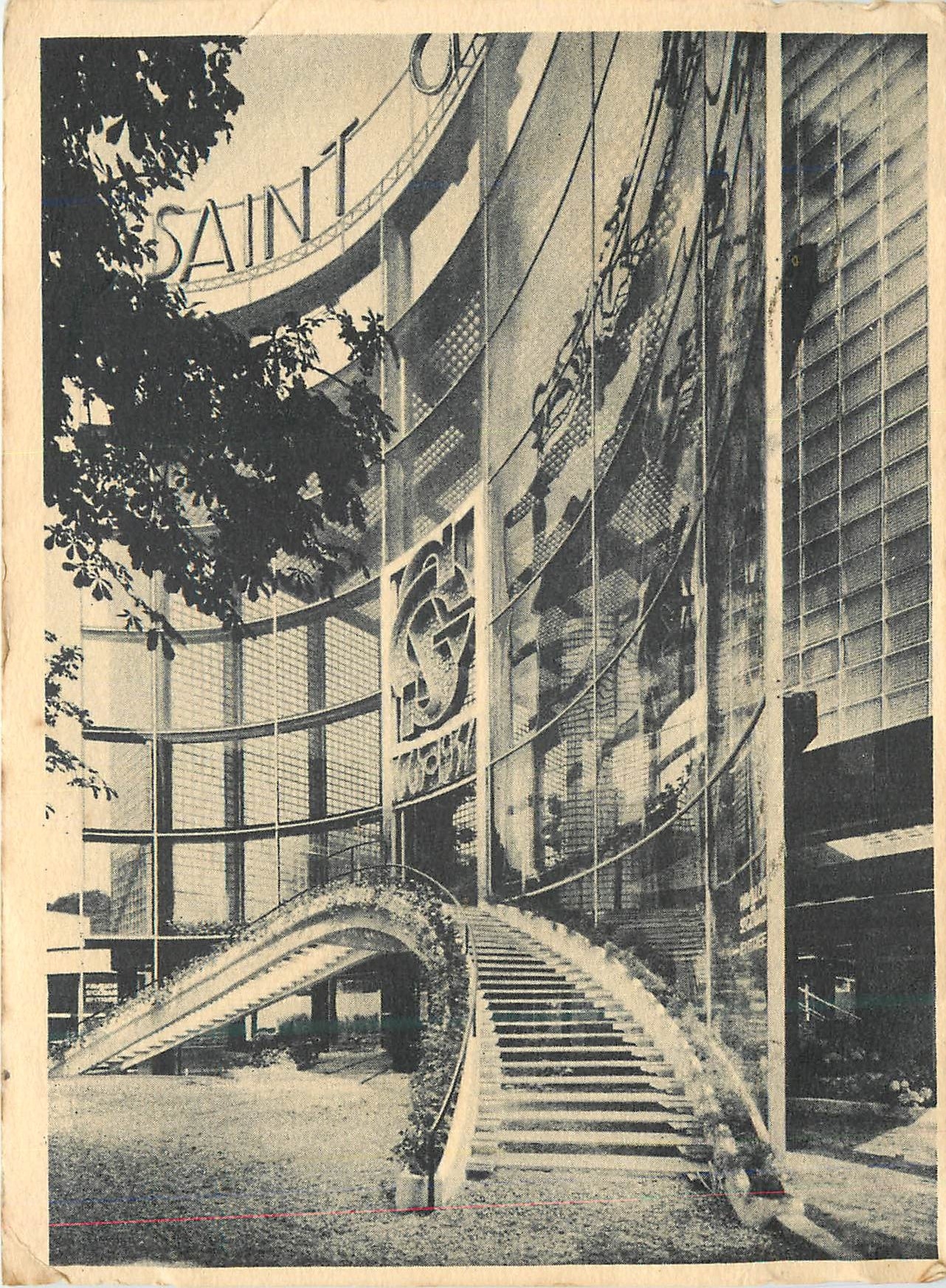 CPM Exposition internationale 1937 pavillon de la Cie de st gobain entre le grand palais et le pont alexandre III