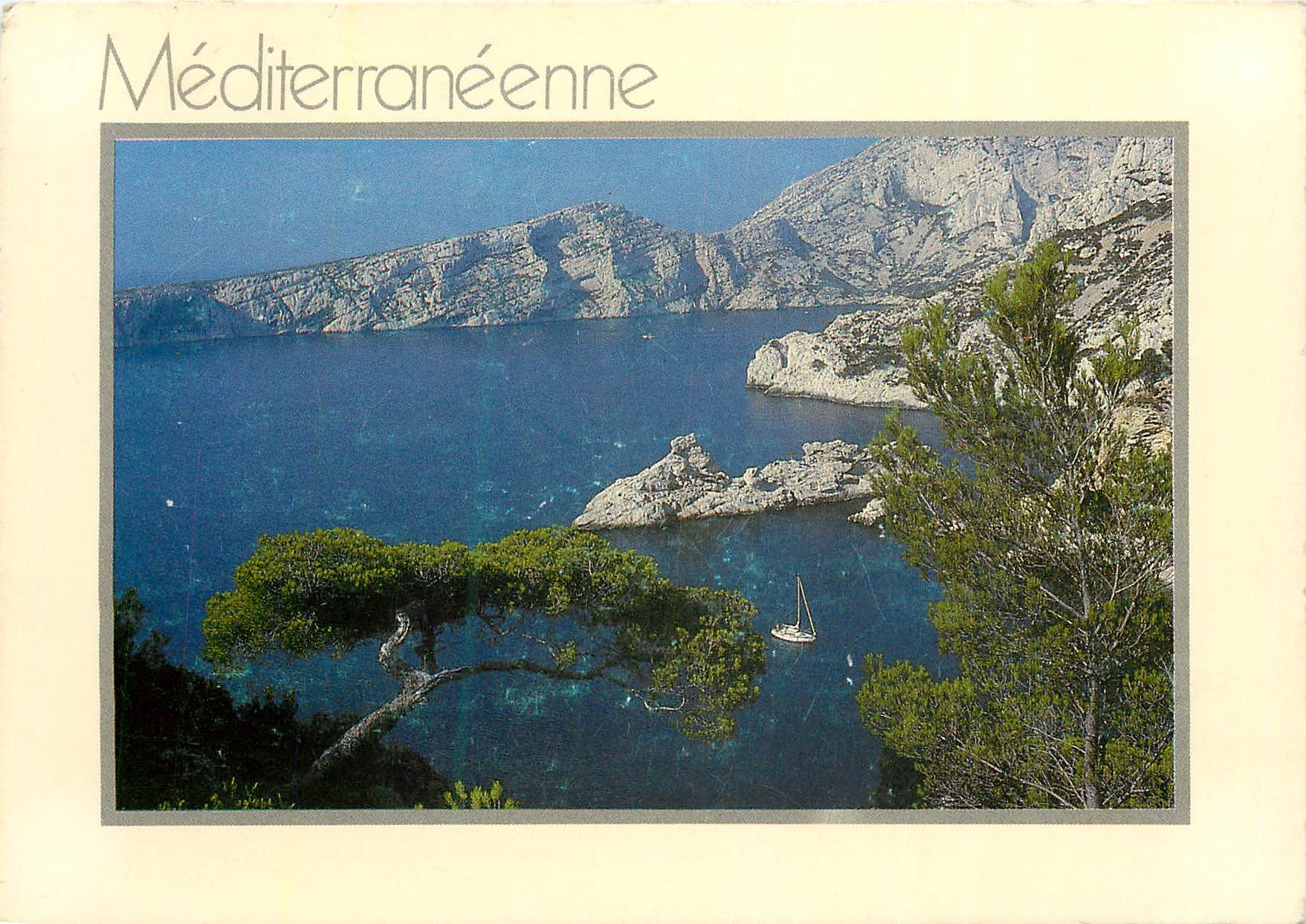 Côte méditerranéenne — paysage avec voile — Photographie Devaud (TOP)