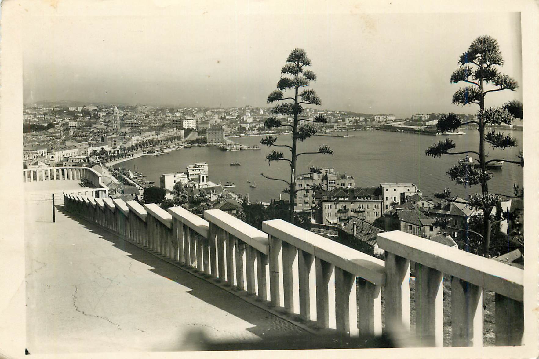 Vue de la ville et du port de Split — éditeur Poduzeće 'DUHAN' — Split