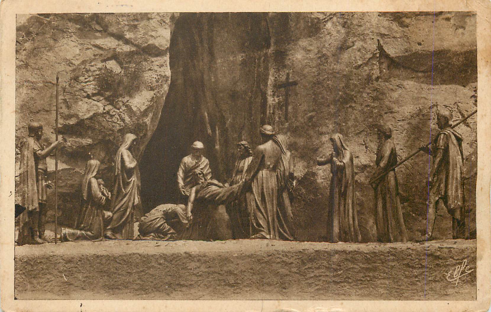 CPA Lourdes XIV station du calvaire jesuss est mis dans le sepuicre