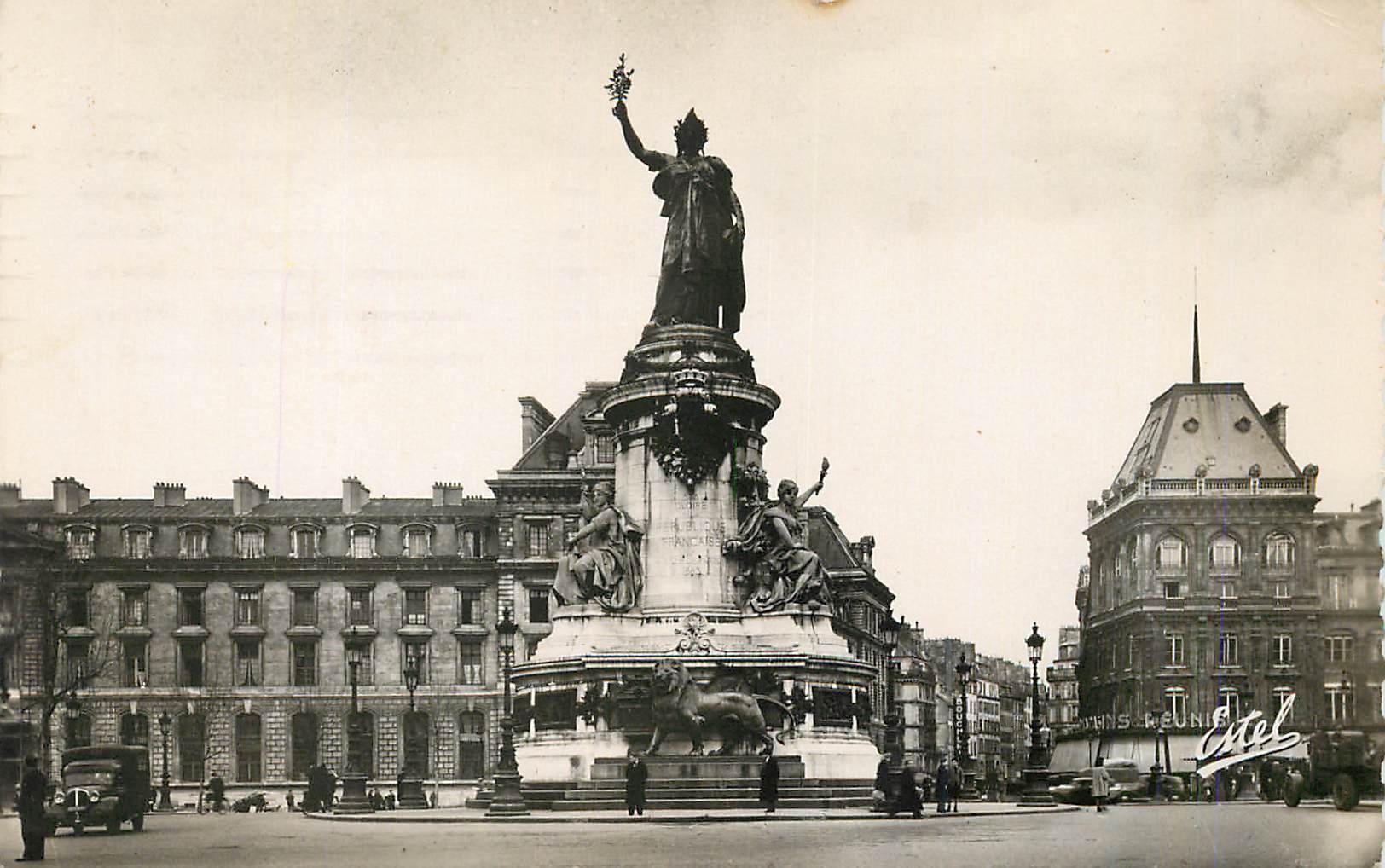 Place de la République — Monument de la République — Éditions de Luxe « Estel »