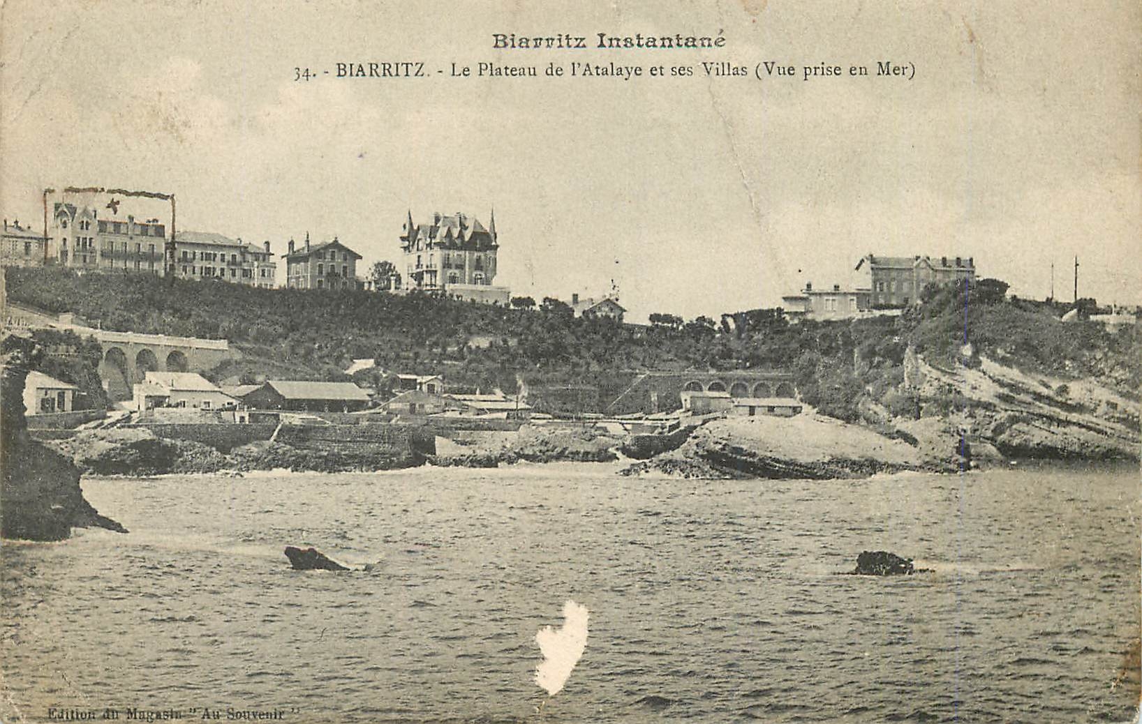 CPA Biarritz instantane Biarritz le plateua de l'atalaye et ses villas (Vue prise en mer)