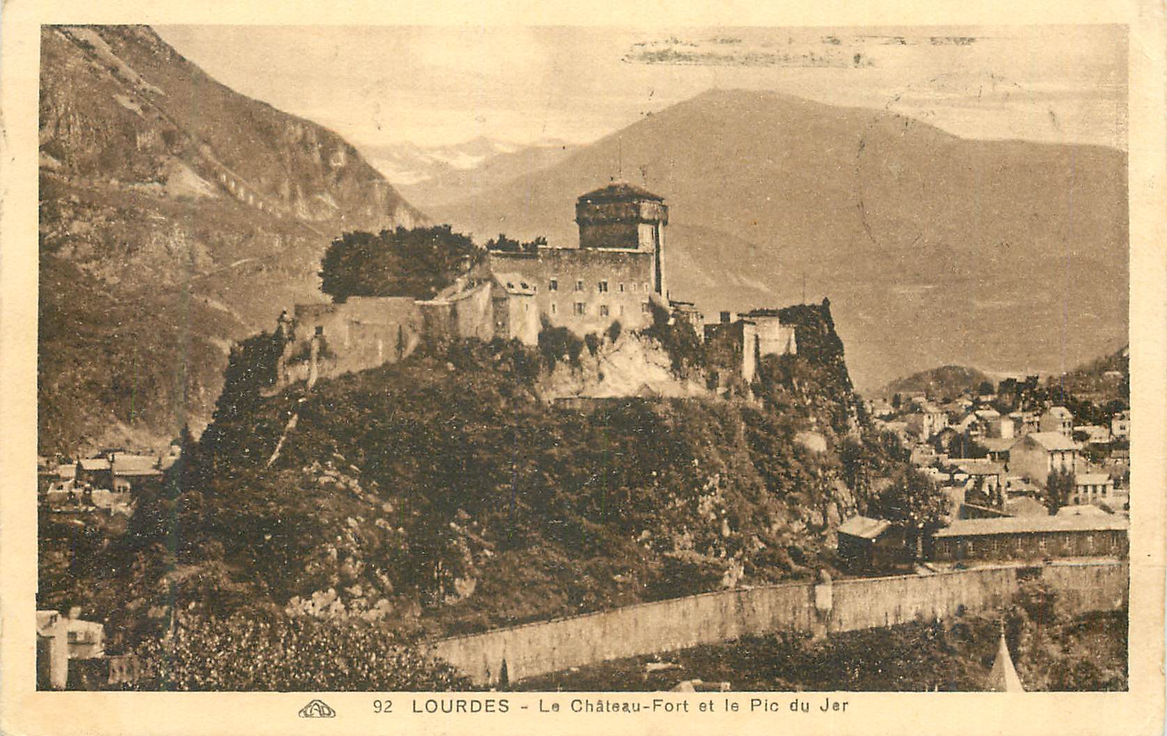 CPA Lourdes le chateau fort et le pic du jer