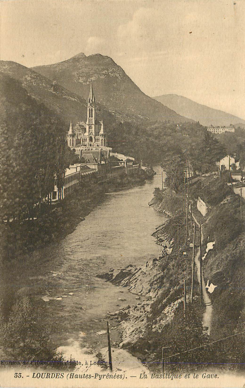 CPA Lourdes (H P) la basilique et la gave