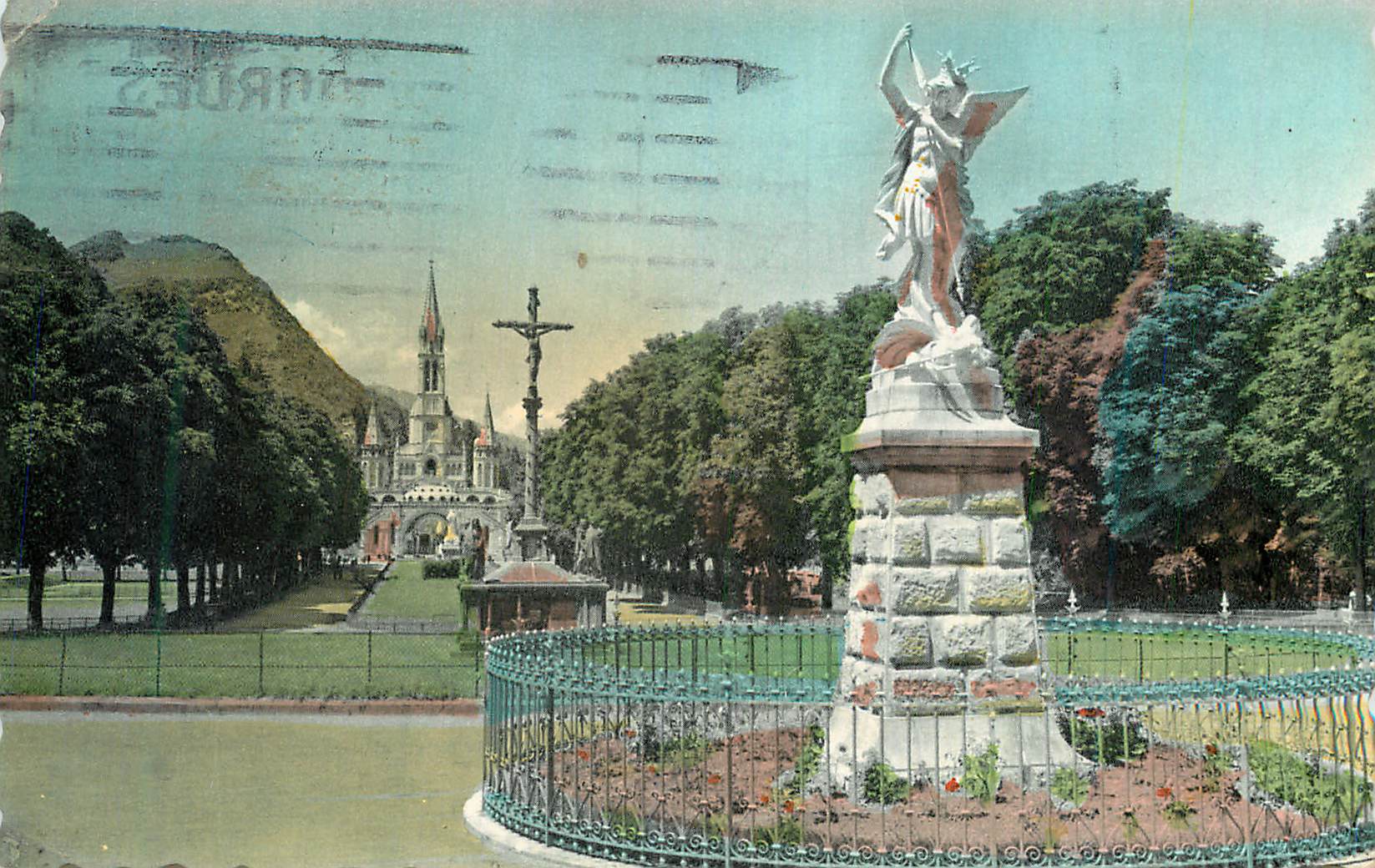 CPA Lourdes l'esplanade l'archange saint micchel et la croix des bretons