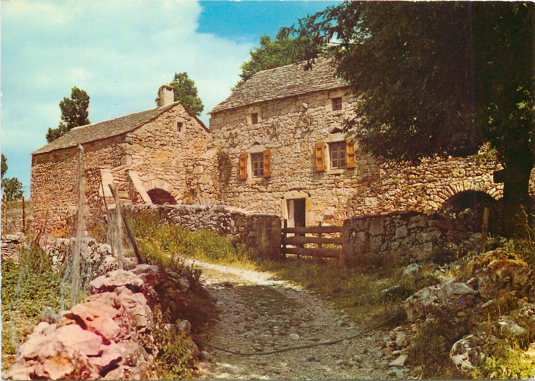 CPM Les cevennes touristiques vieille demeure