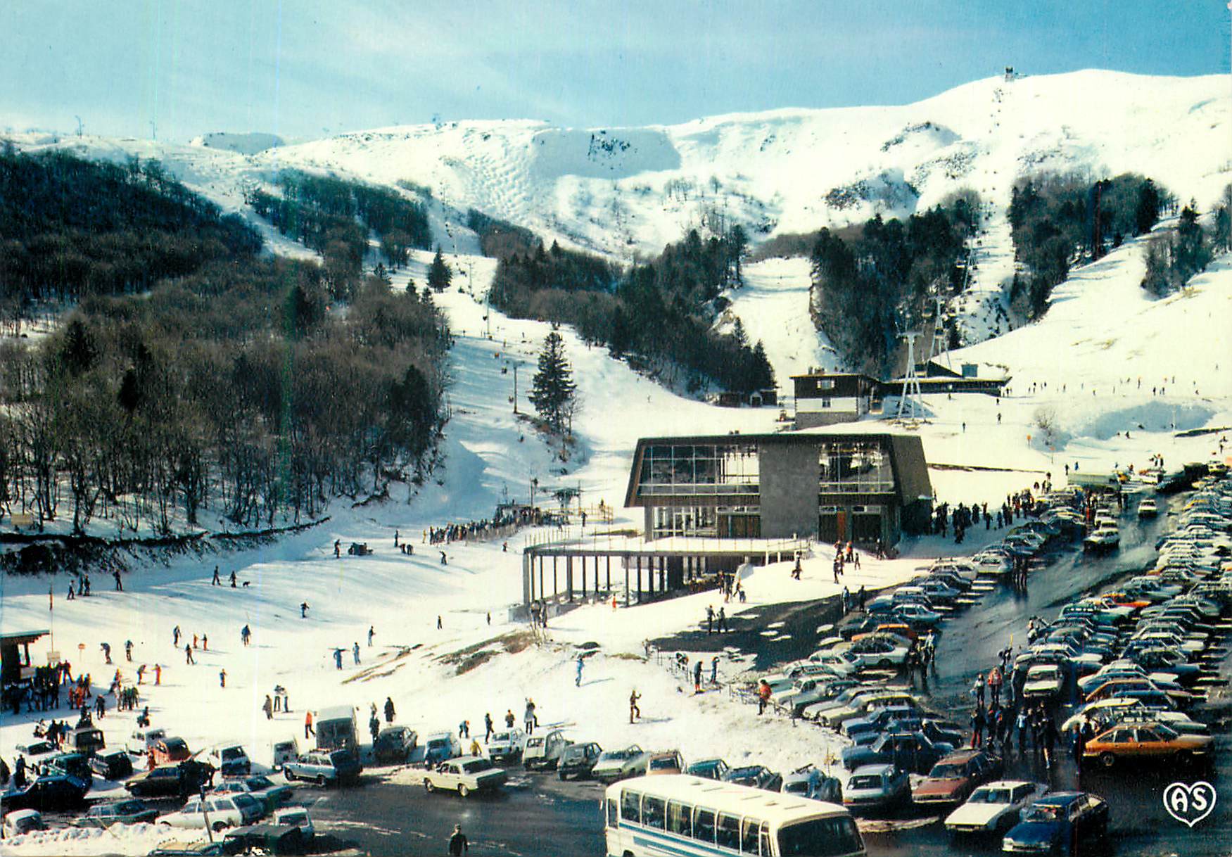 CPM Sports d'hiver en auvergne super besse (1350 1850 m) l'arrivee des pistes et la gare du nouveau teleferique