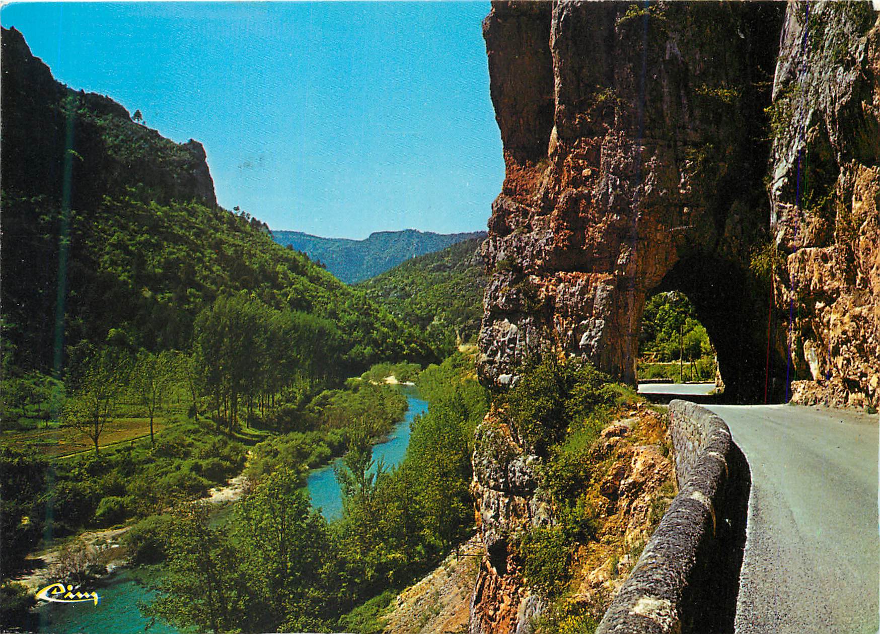 Les Gorges du Tarn — Tunnel sur la route longeant le Tarn — Imprimeur Combiér