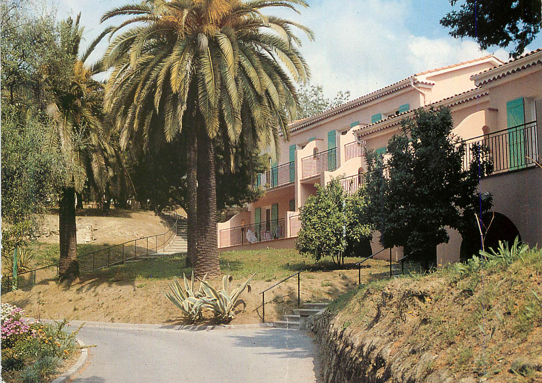 CPM Village de vacances roger latounerie serres de la madone Menton bungalow