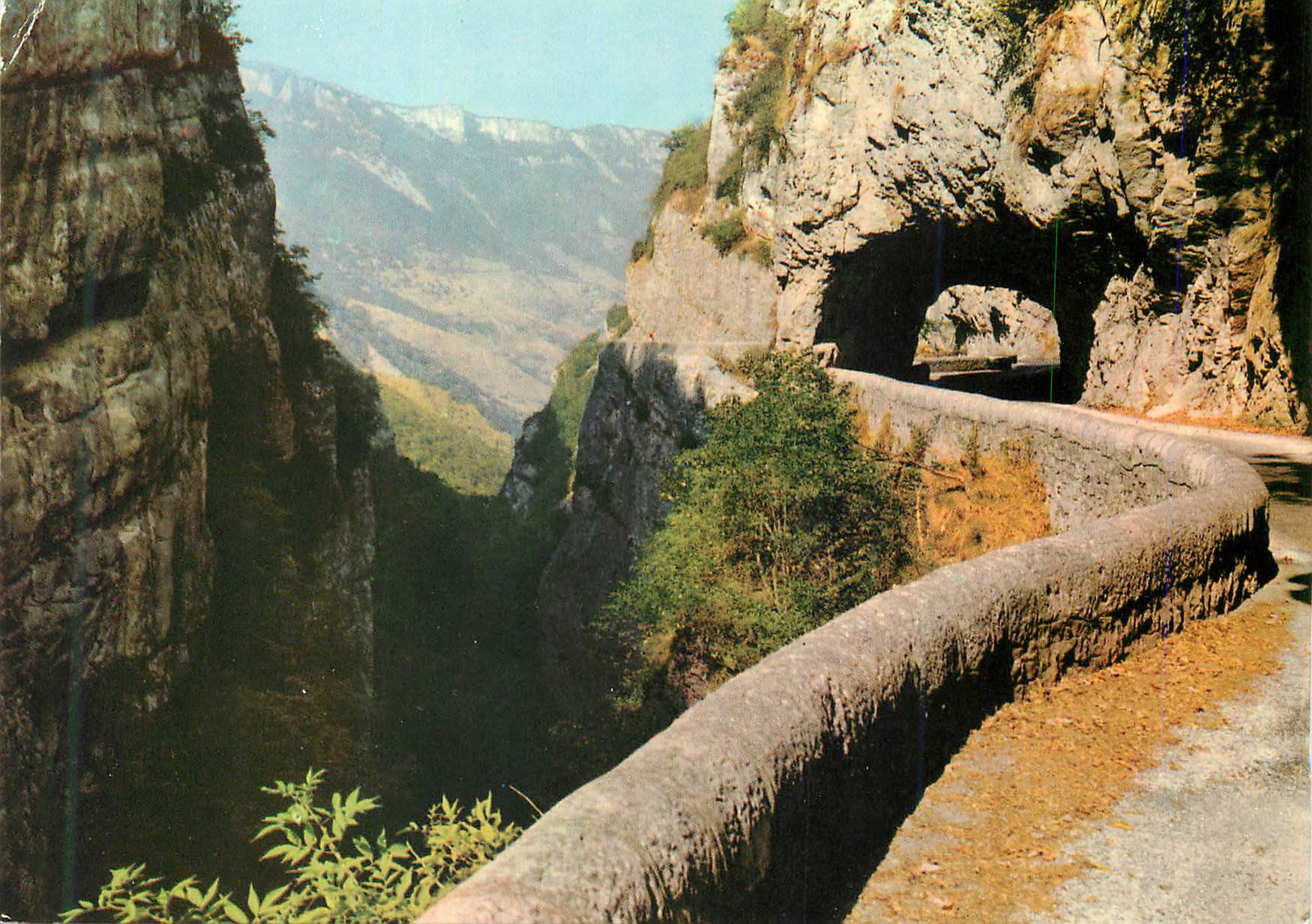 CPM Les alpes touristiques le vercors route des grands goulets