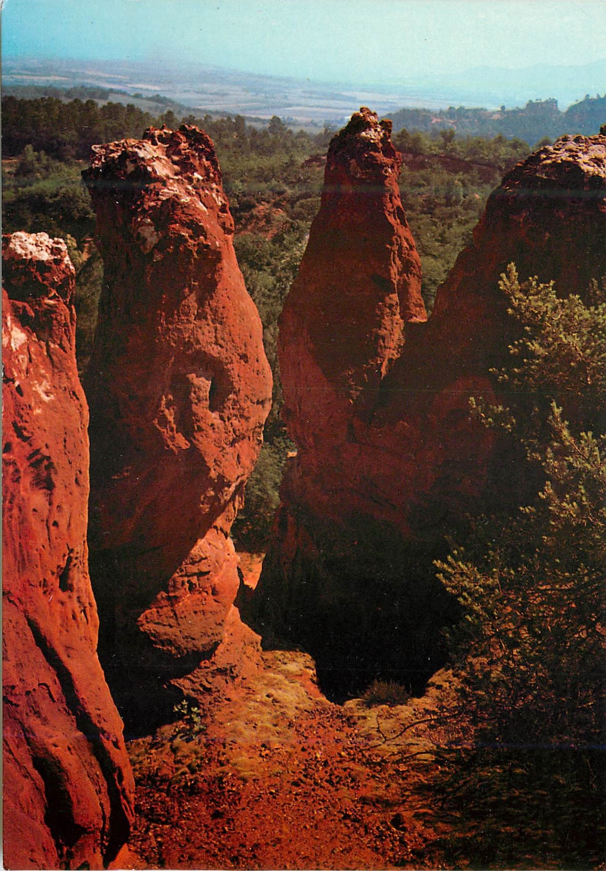 CPM Les belles images de provence oussillon (Vse) Falaises d'or et sang cirque des aiguilles