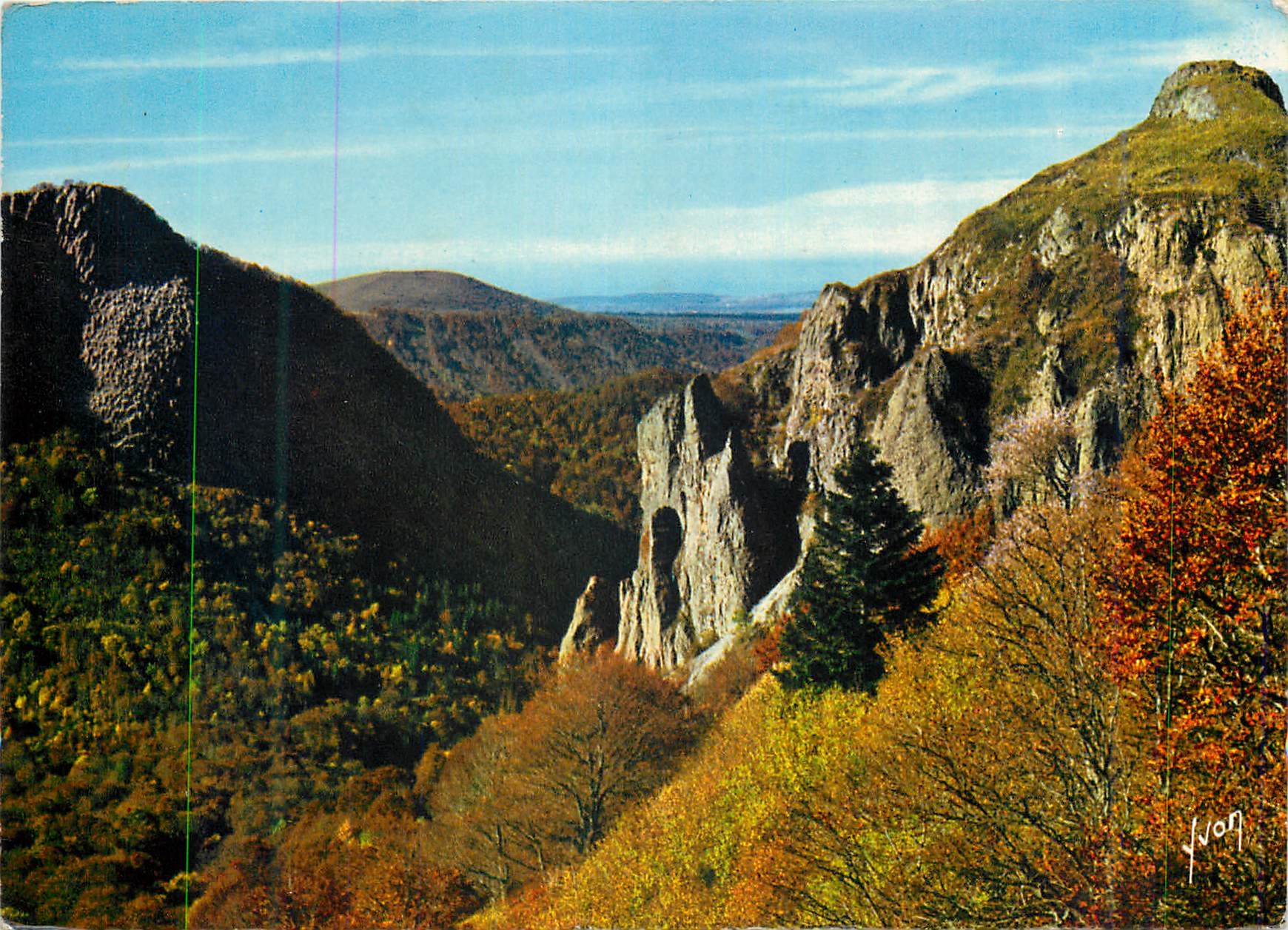 Les Roches Tuiilière et Sanadoire — Puy-de-Dôme — Éditions d'art Yvon
