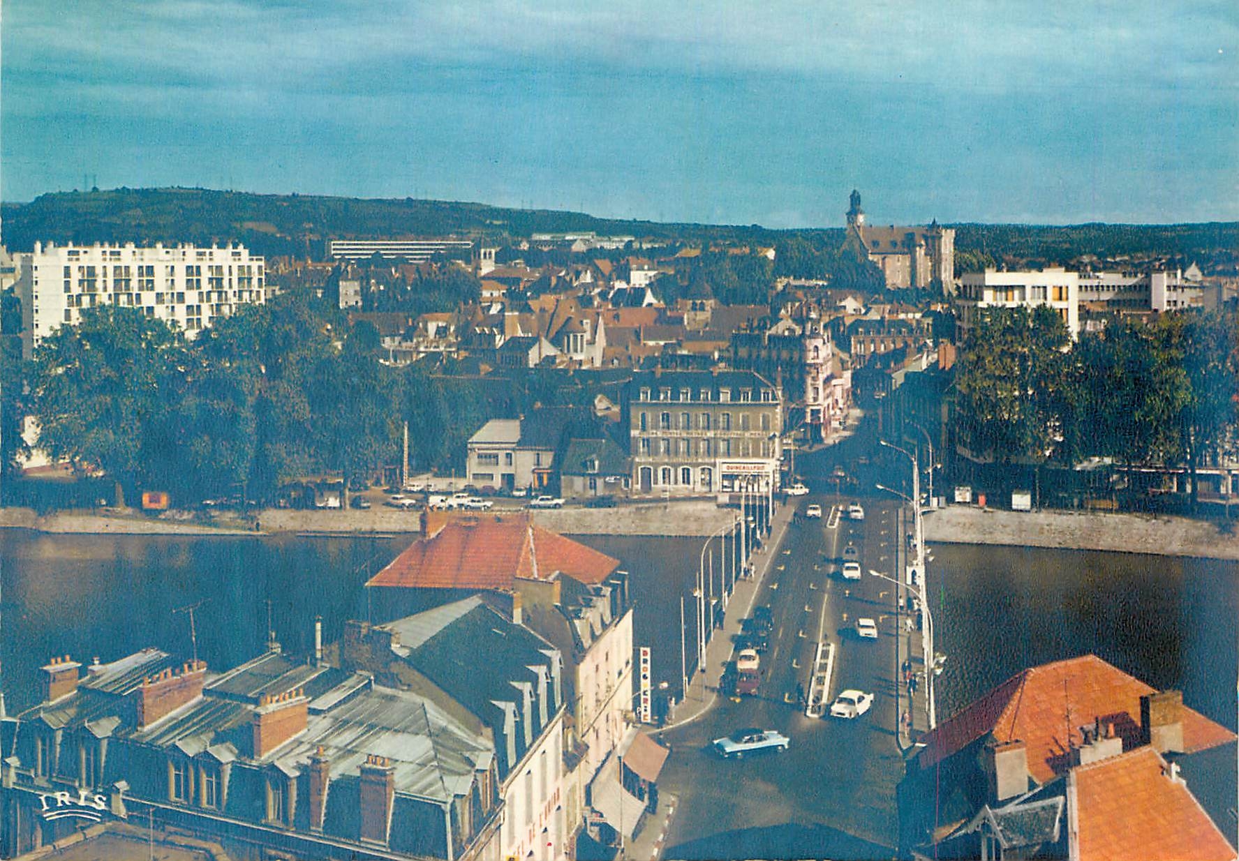 CPM Montlucon (Allier) le pont st pierre sur le cher le vieux chateau XVe XVIe s
