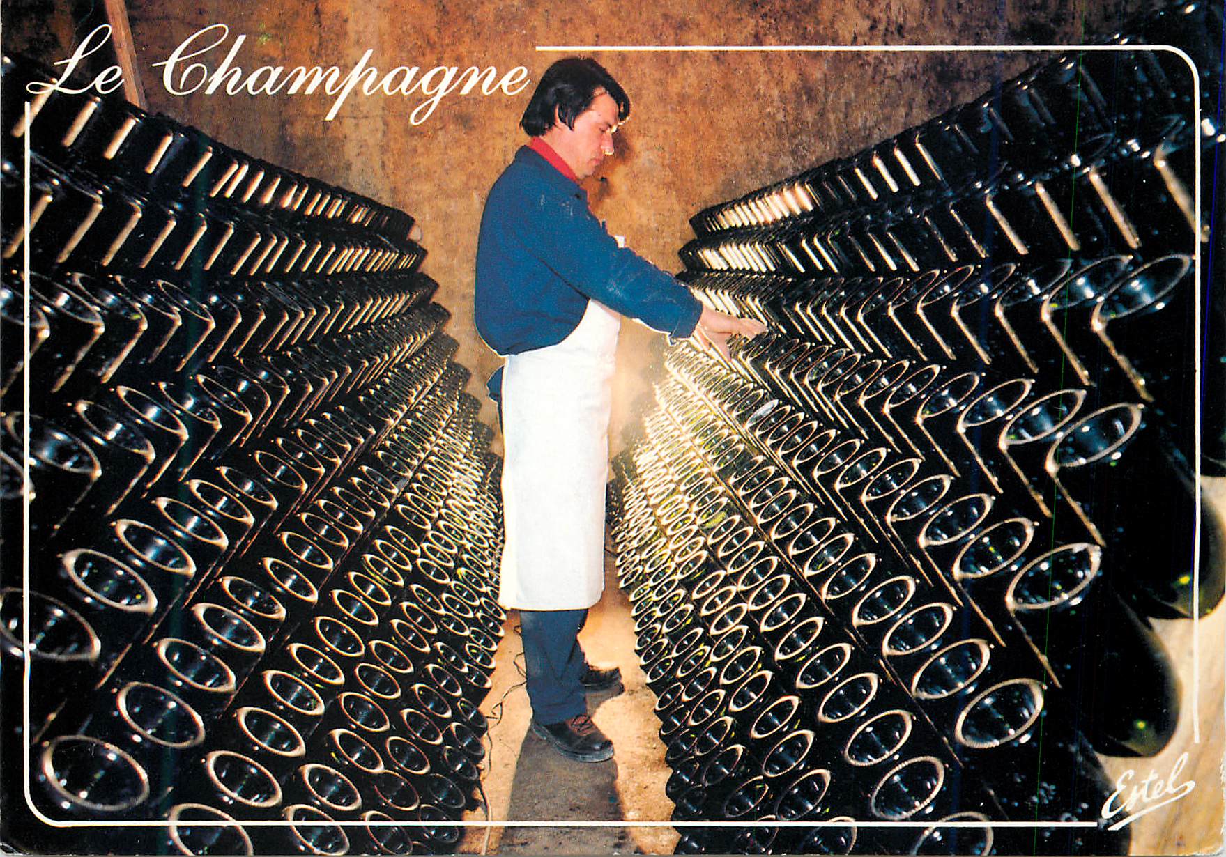 CPM En champagne caves moet et chandon epernay (Marne) le remuage