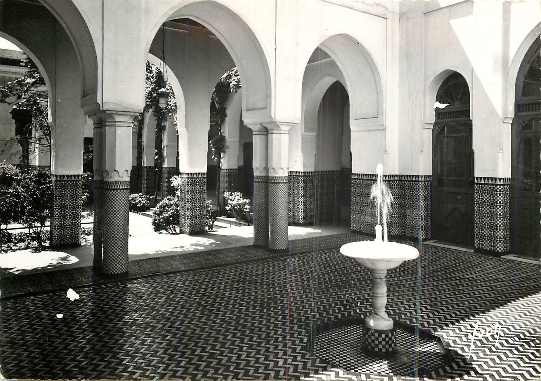 CPM Paris institut musulman mosquee petit patio sur cour d'honneur