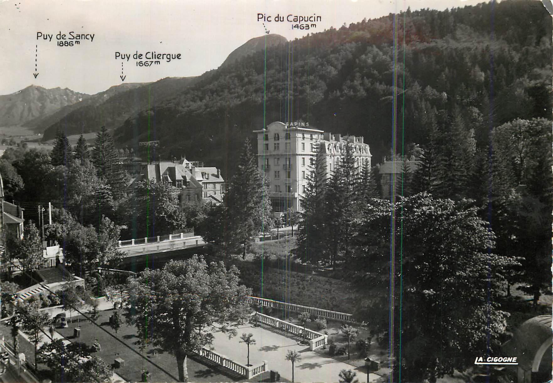 CPM Le Mont Dore (P de D) Station thermale et touristique 1050 m un coin du parc