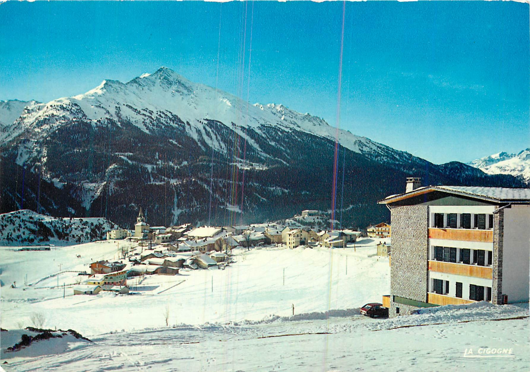 CPM Aussois (Savoie) Vue du centre Paul Langevin au fond la Norma
