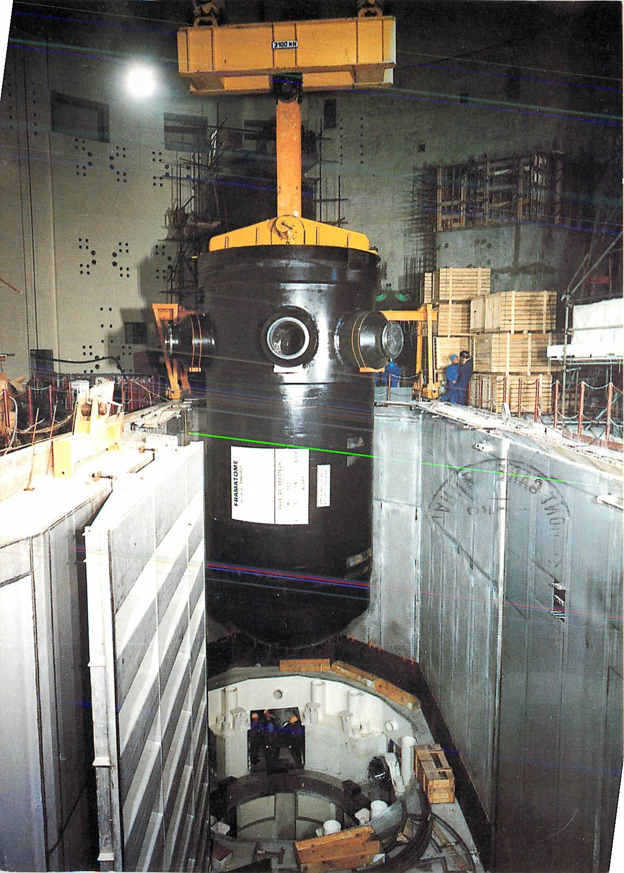 CPM Centre de production nucleaire de Bugey (Ain) Mise en place de la cuve du reacteur de la tranche