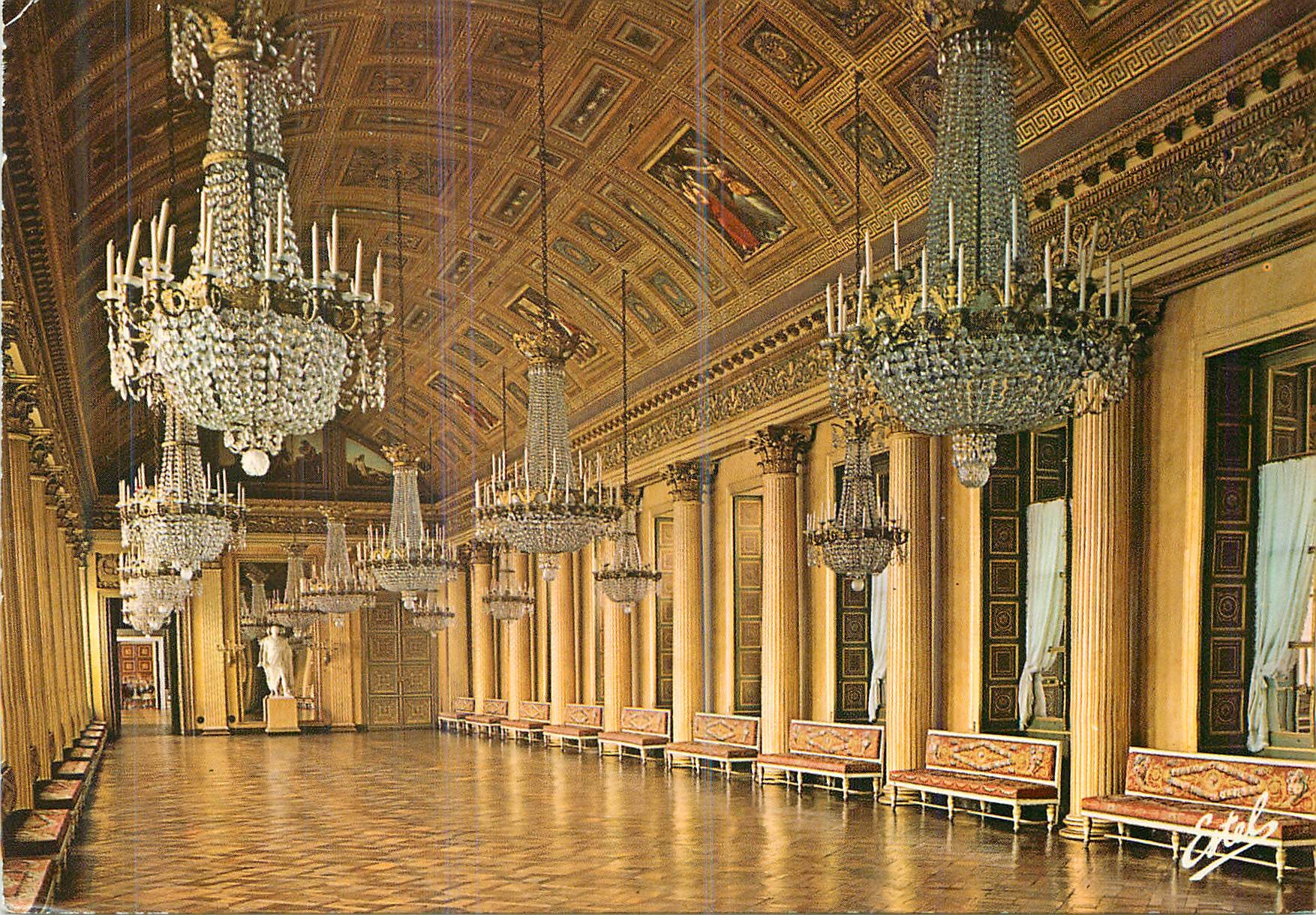 CPM Le Valois Compiegne (Oise) Le palais la galerie de bal