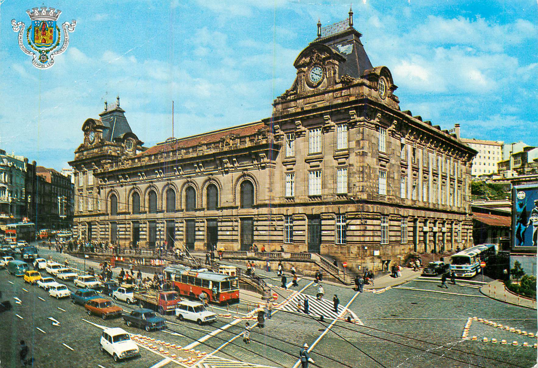CPM Porto Portugal Gare de St Bento et Place d'Almeida Garrett