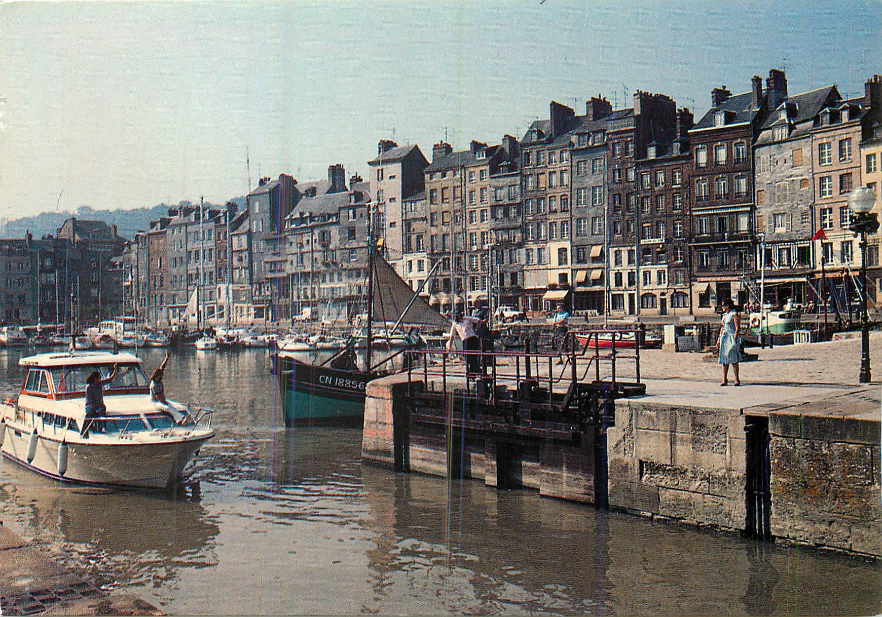 Honfleur — Le Vieux-Bassin créé sous Louis XIV — éditeur (R.A.) © IN'ÉDITEUR, b.p. 1528, 87020 Limoges