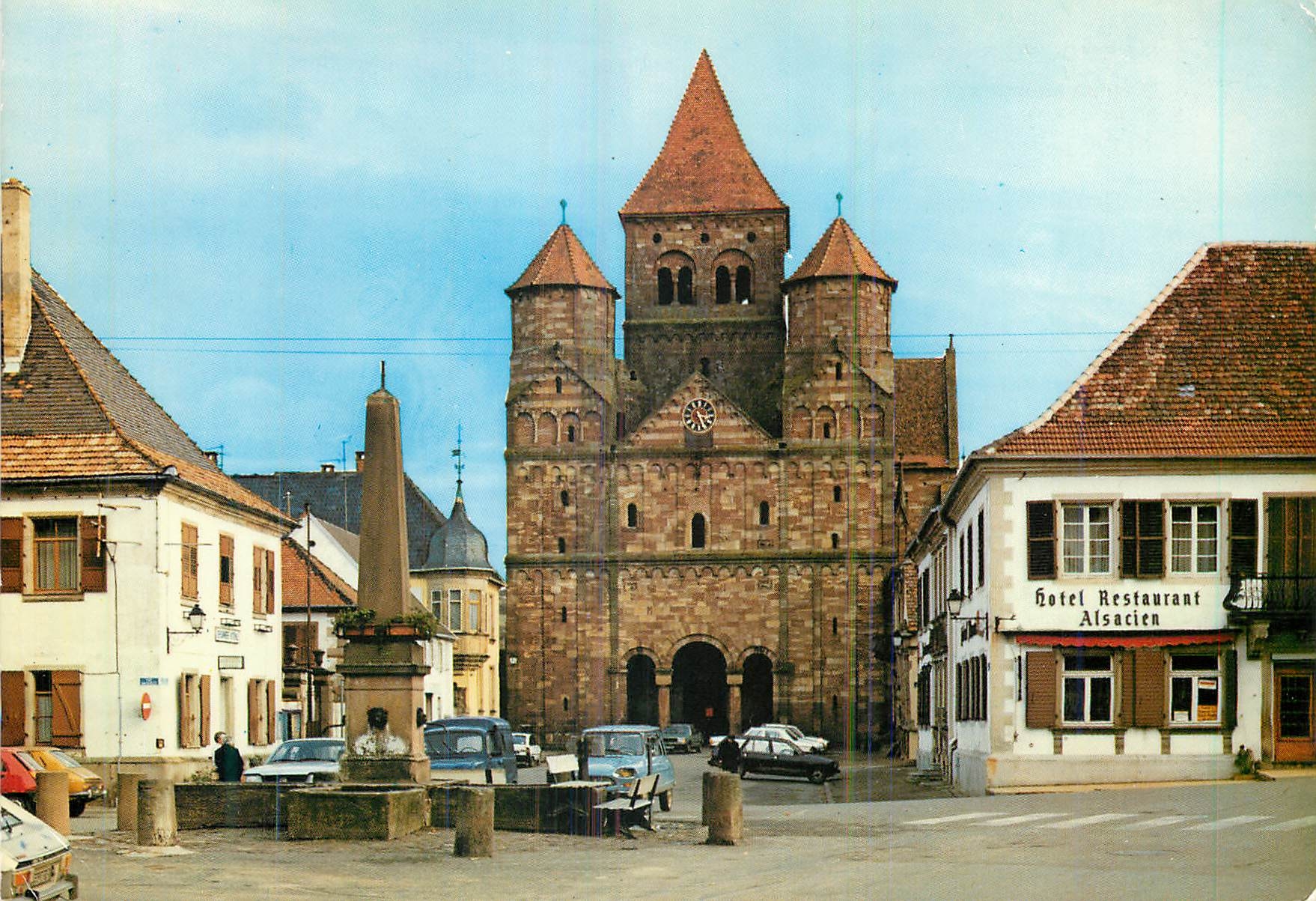 CPM Marmoutier (Alsace) L'Eglise abbatiale du XIIe s et la fontaine