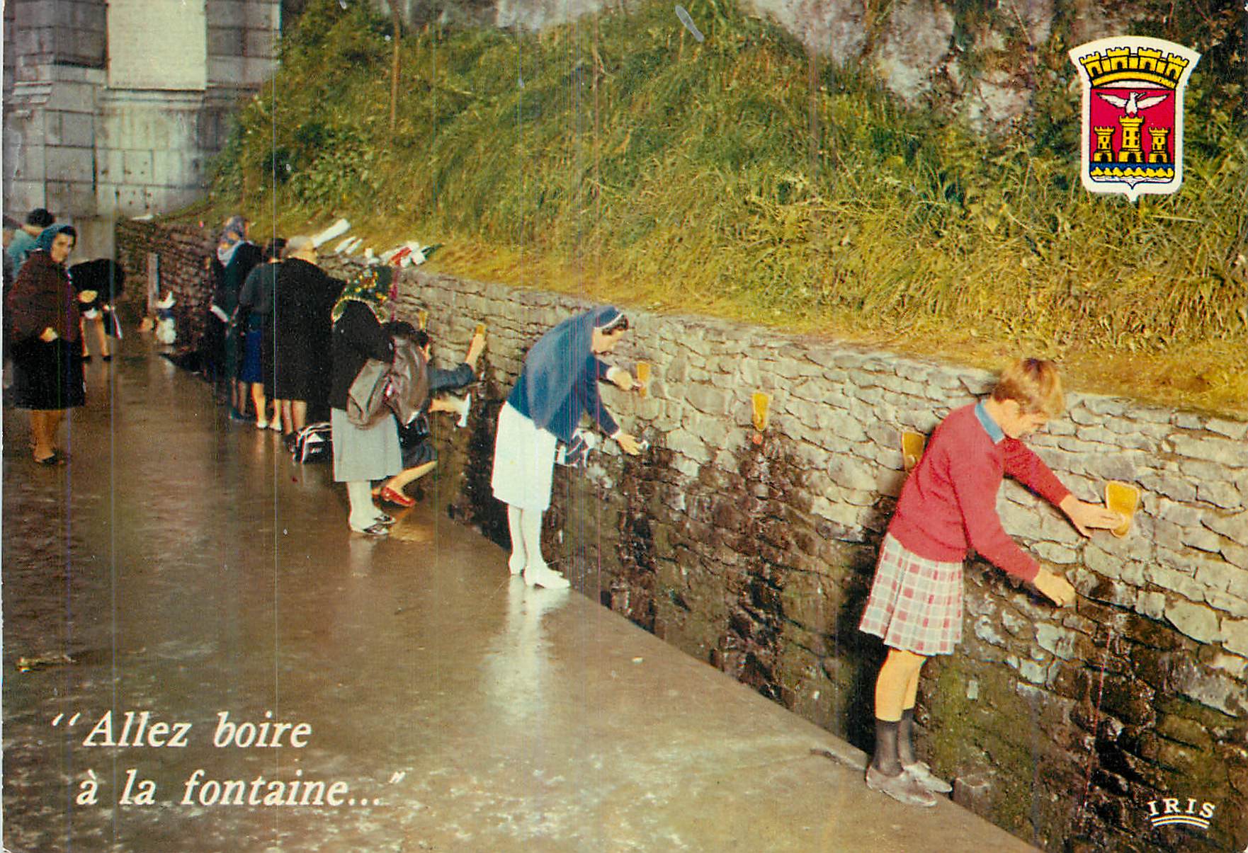 CPM Lourdes Les Fontaines a l'eau Miraculeuse