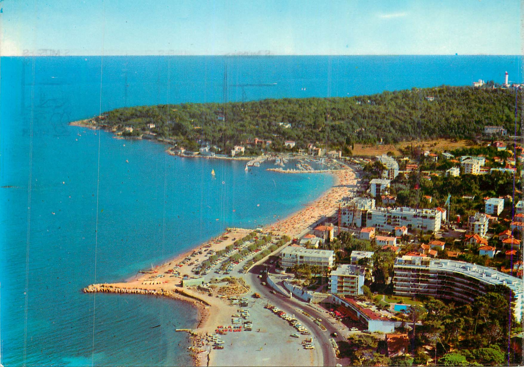 CPM Antibes Vue aerienne du Cap d'Antibes de la plage de la Salis et du phare